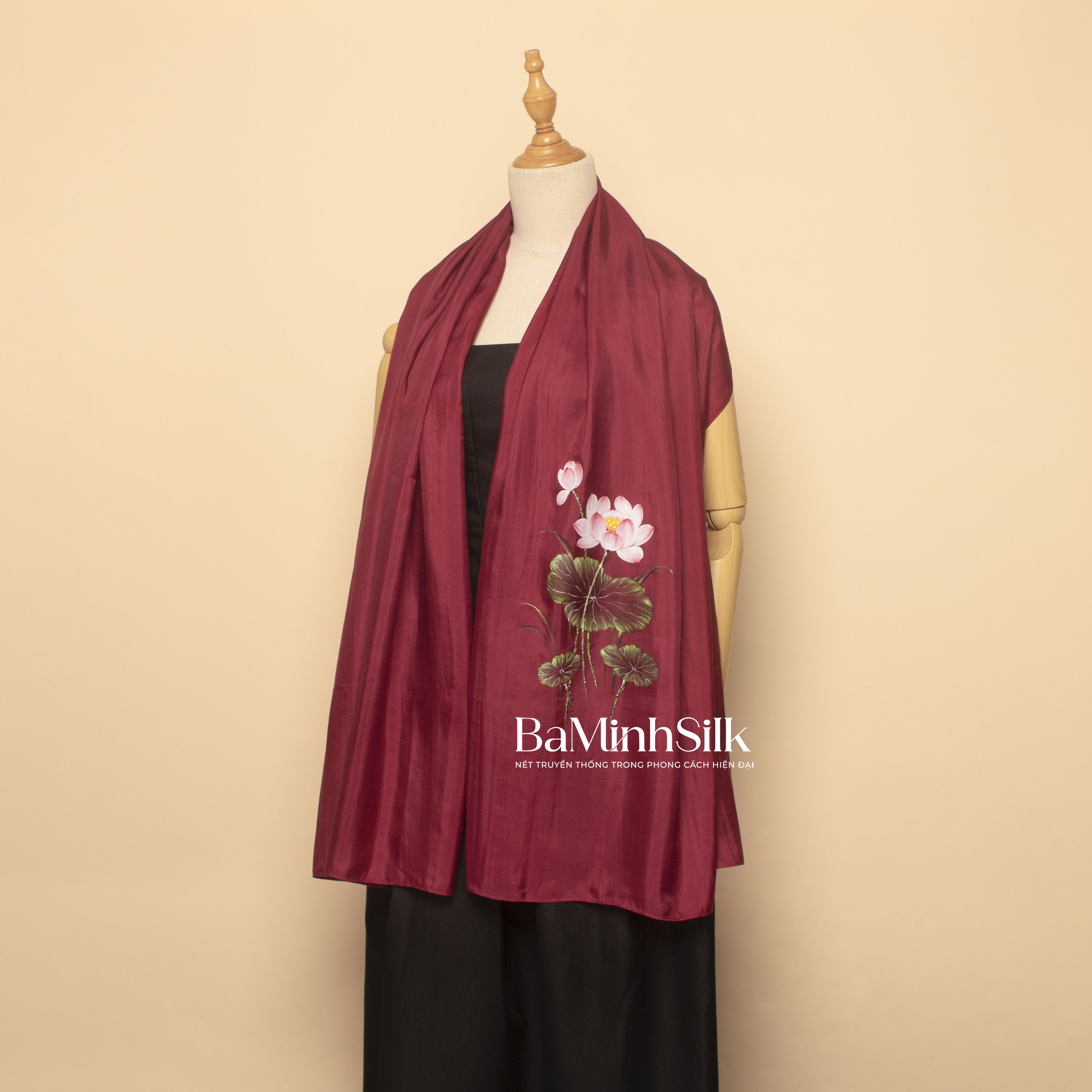 khăn lụa dài đỏ hoa sen