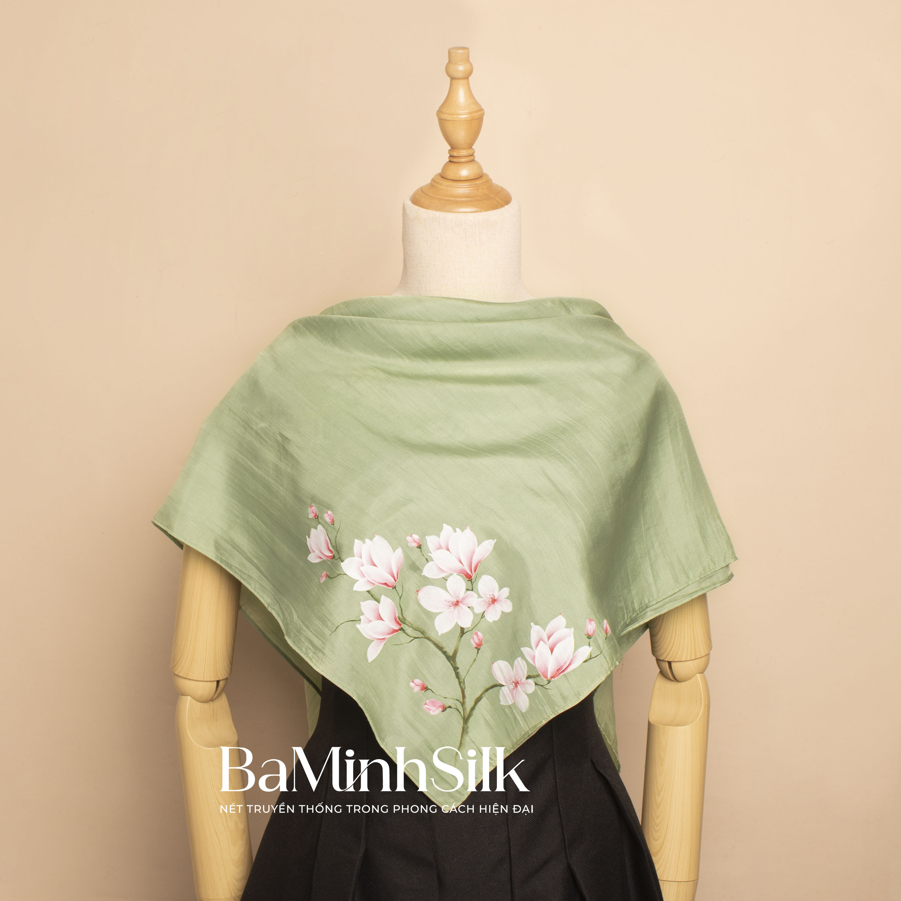 khăn lụa vuông vẽ hoa mộc lan