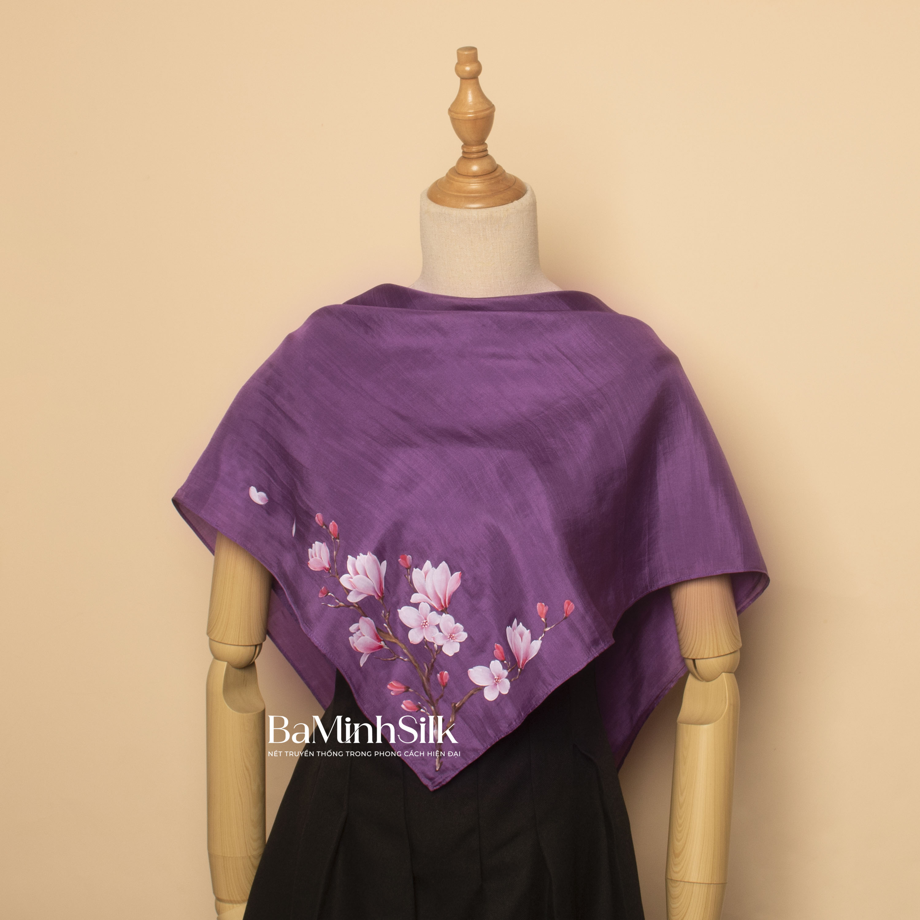 khăn lụa vuông vẽ tay hoa mộc lan tím t01 80x80cm
