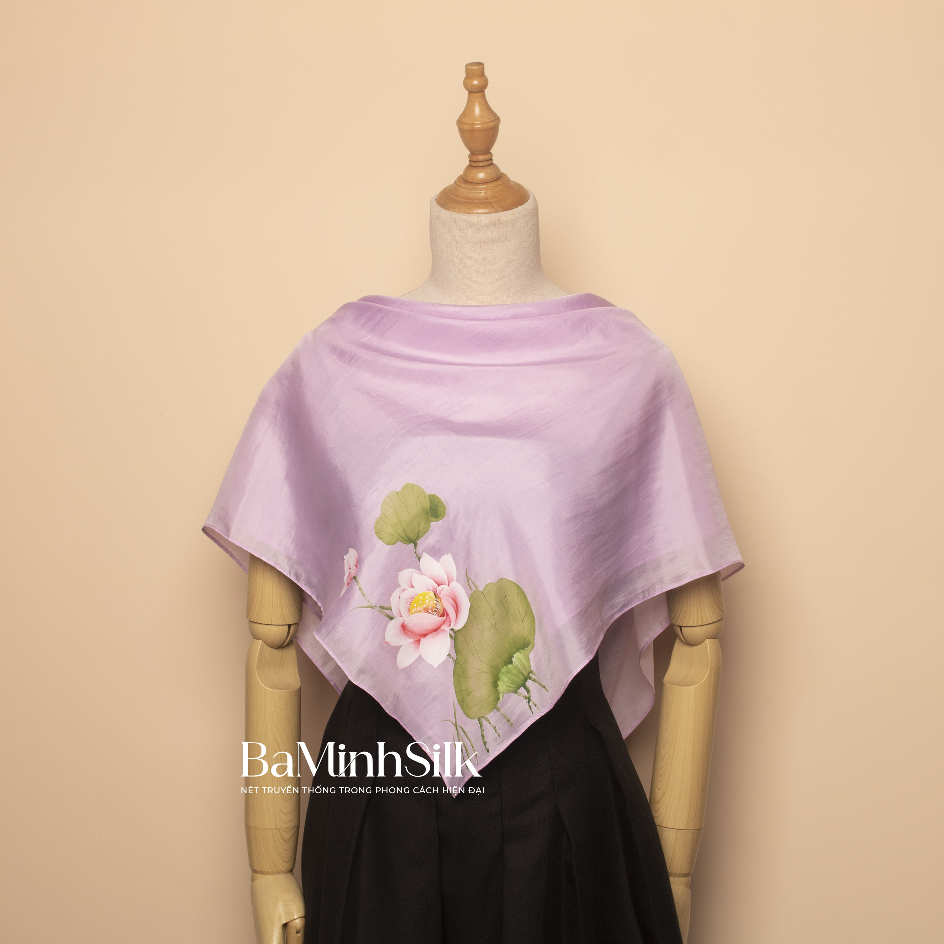 khăn lụa vuông vẽ tay hoa sen 80x80 màu tím