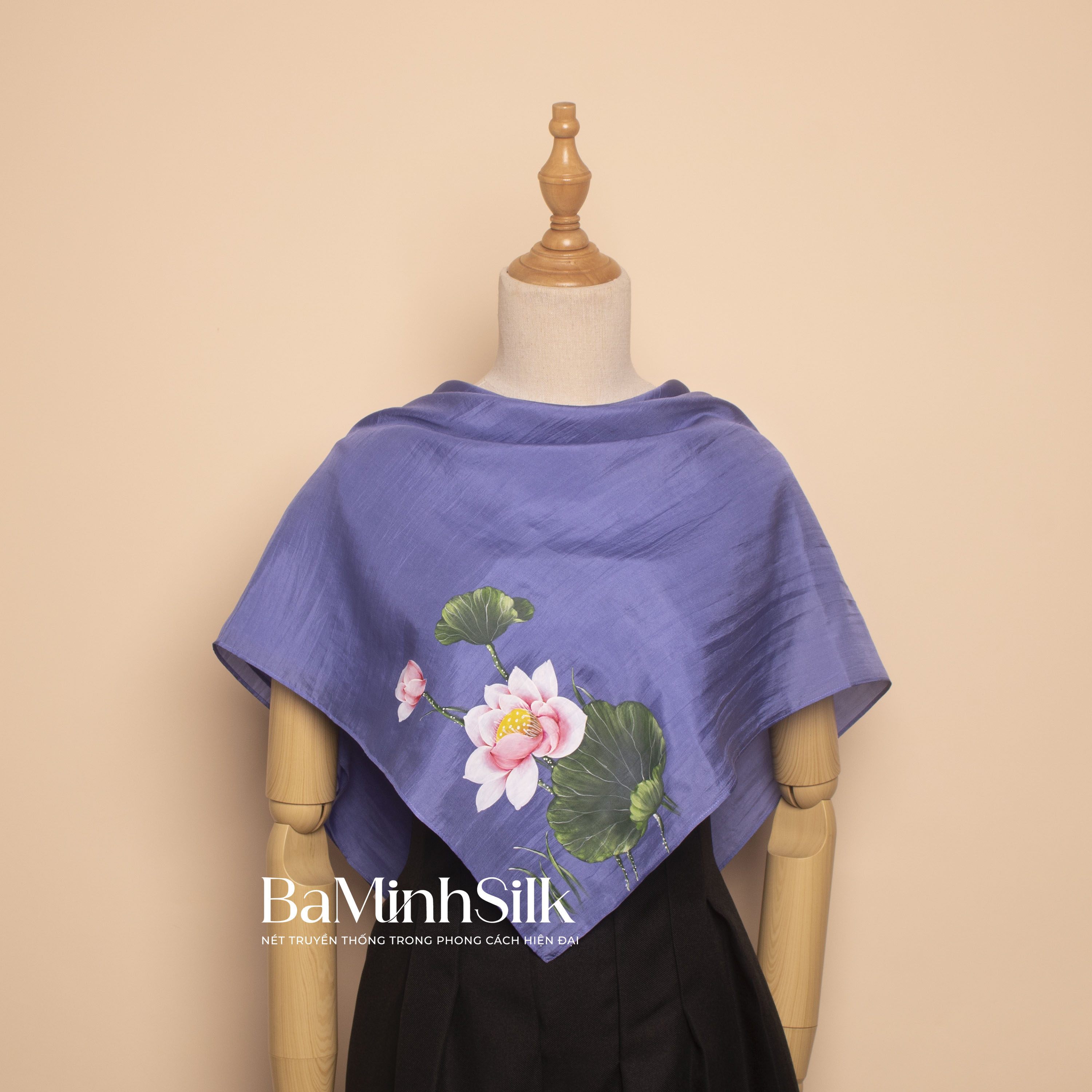 khăn lụa vuông vẽ tay hoa sen màu xanh x01 80x80cm