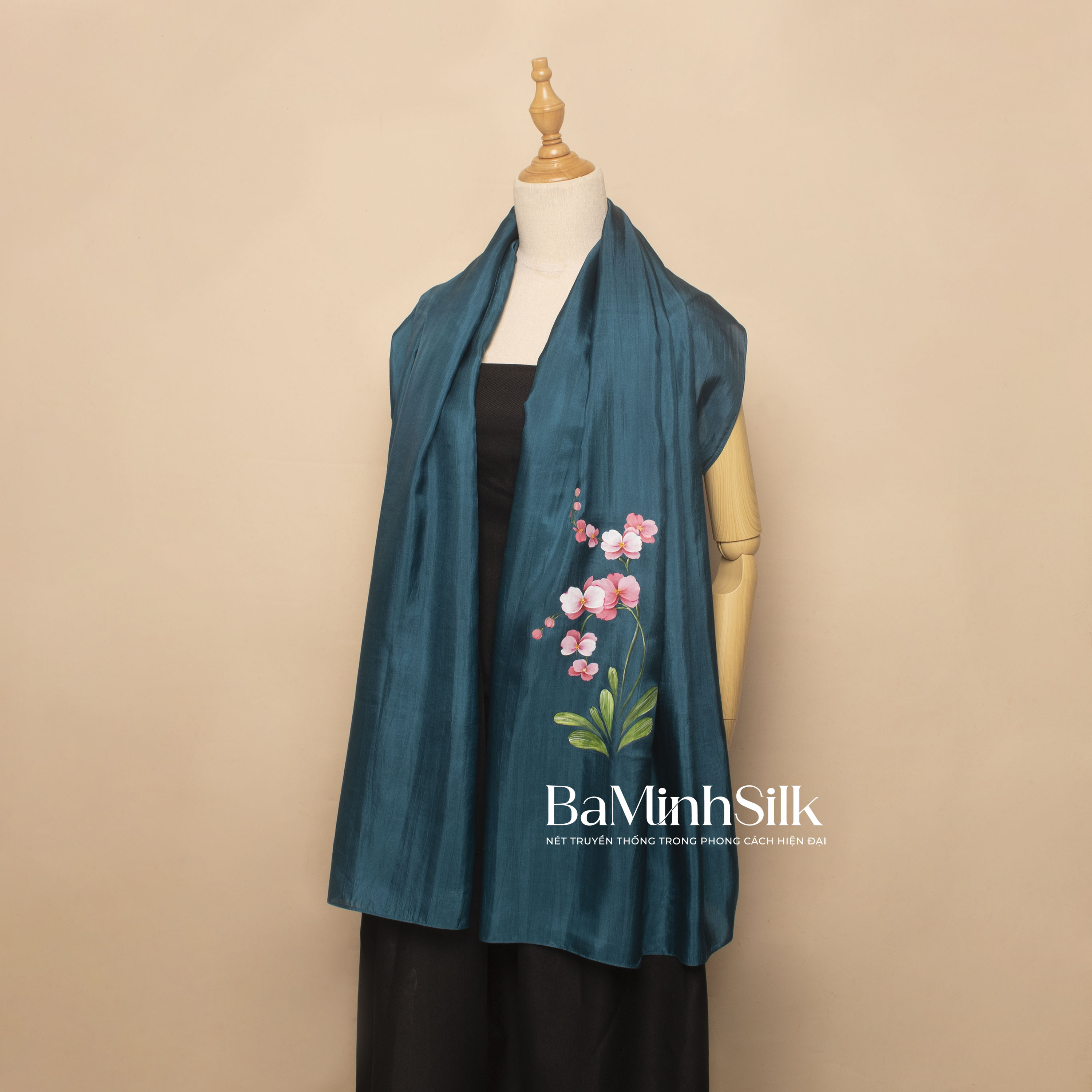 khăn choàng lụa tơ tằm vẽ tay hoa lan dài màu xanh cổ vịt