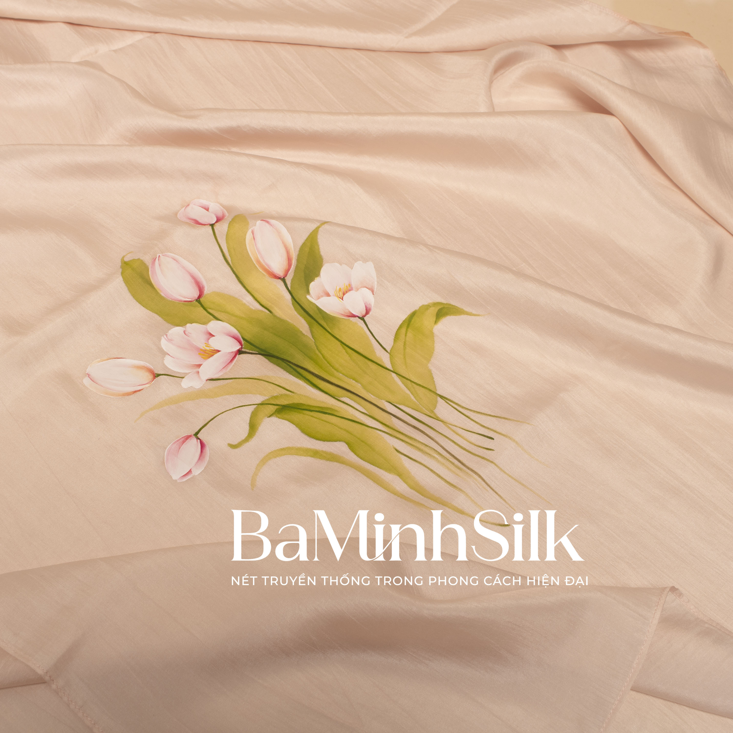 khăn choàng lụa tơ tằm vẽ tay hoa tulip dài màu hồng phấn bề mặt