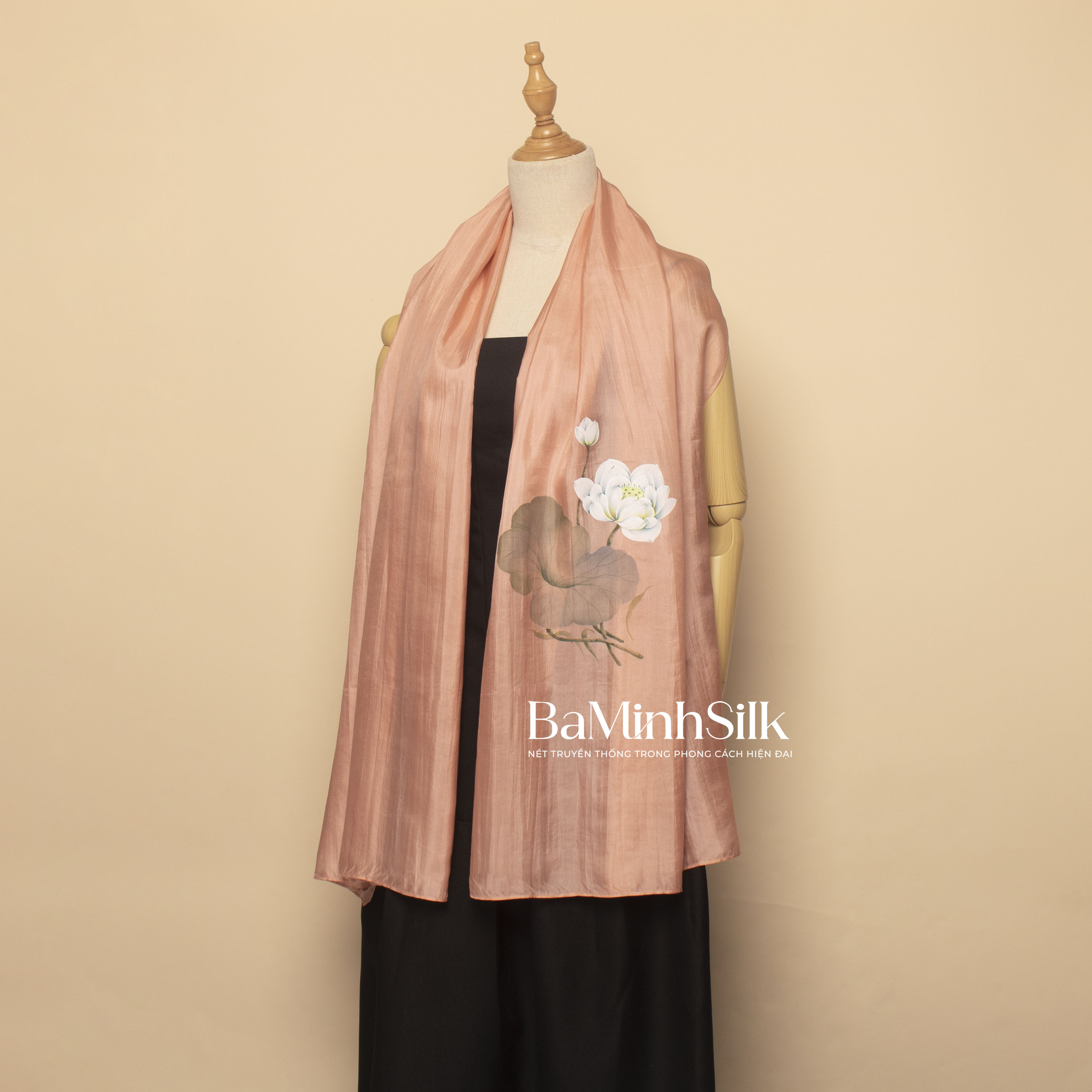 khăn choàng lụa dài vẽ tay hoa sen ngọc hồng vỏ đỗ 85x180cm