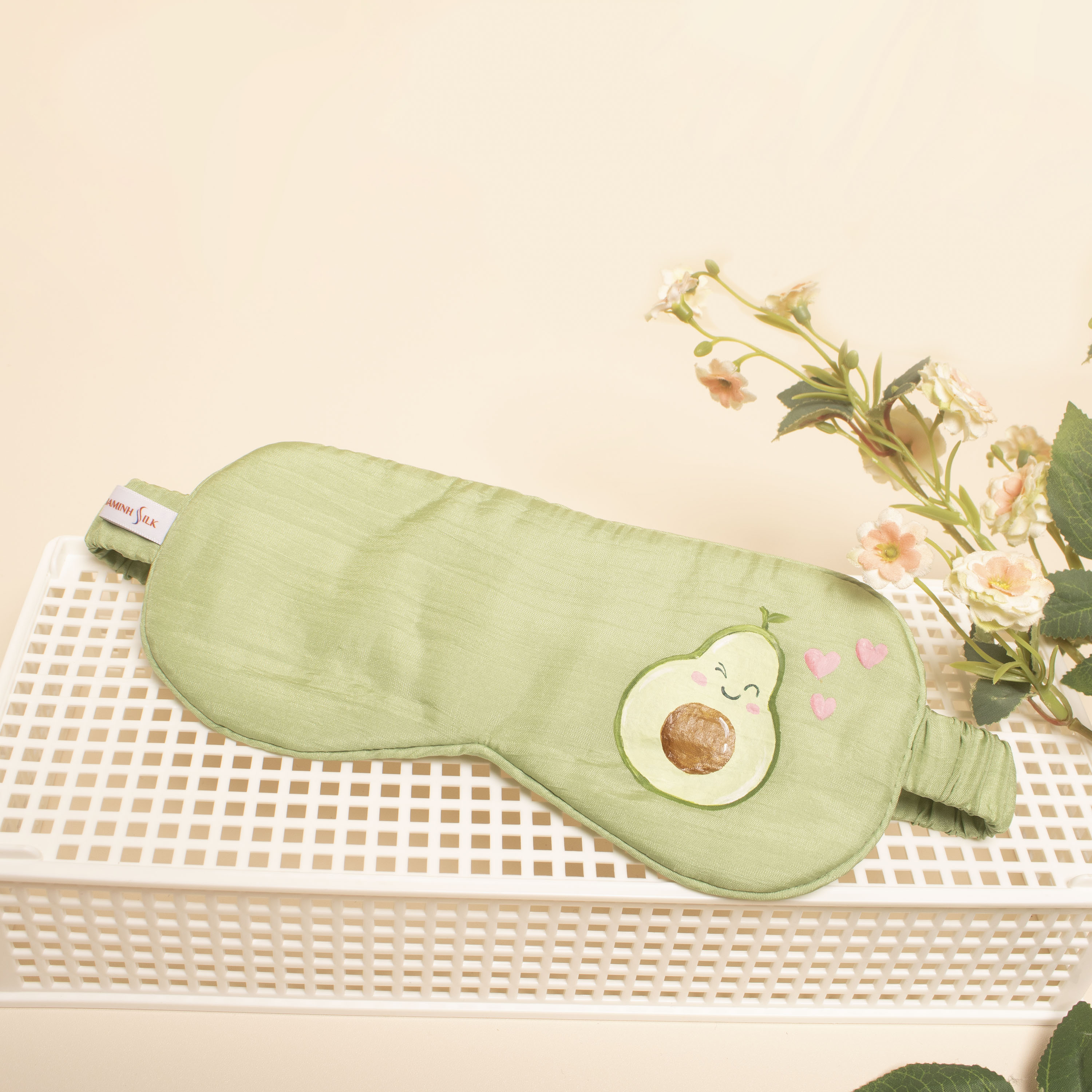 bịt mắt ngủ lụa tơ tằm màu xanh lá vẽ hình quả bơ đáng yêu của Bá Minh Silk