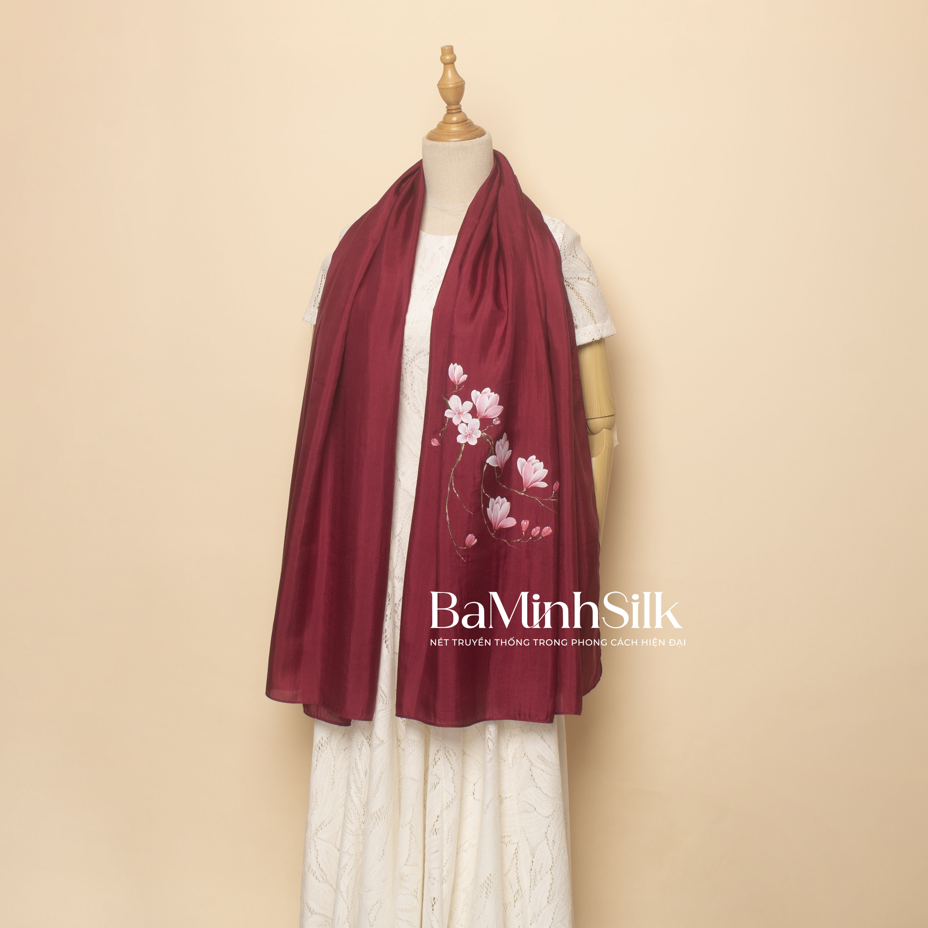 khăn choàng lụa tơ tằm dài vẽ tay tay hoa mộc lan đỏ