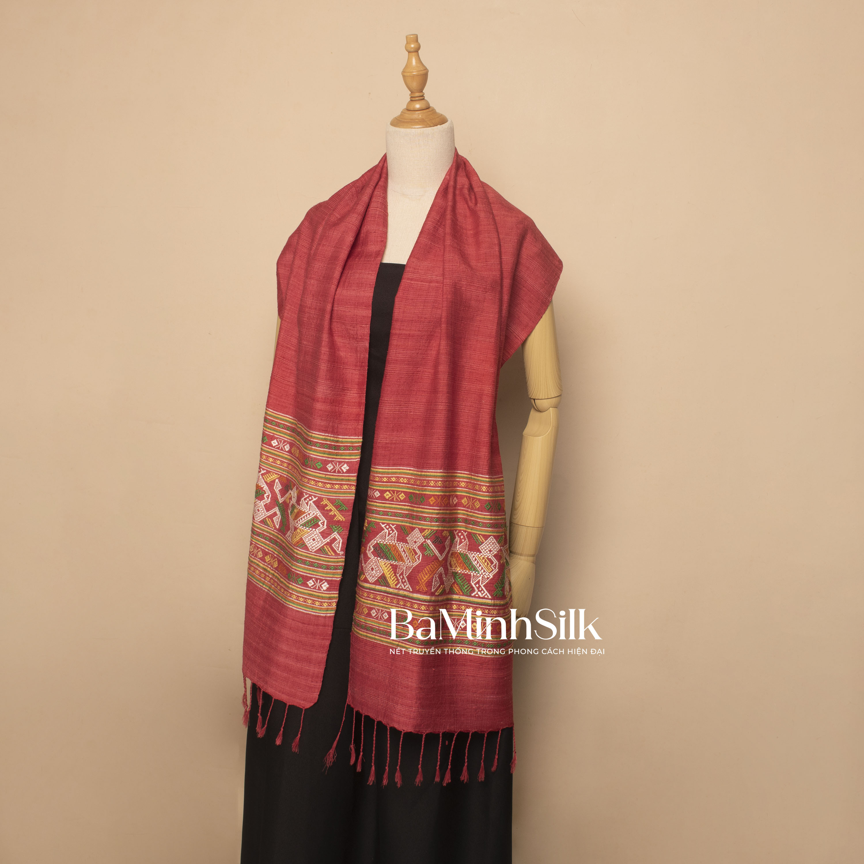 khăn thổ cẩm con voi màu đỏ- khăn tơ tằm thổ cẩm cao cấp của Bá minh silk
