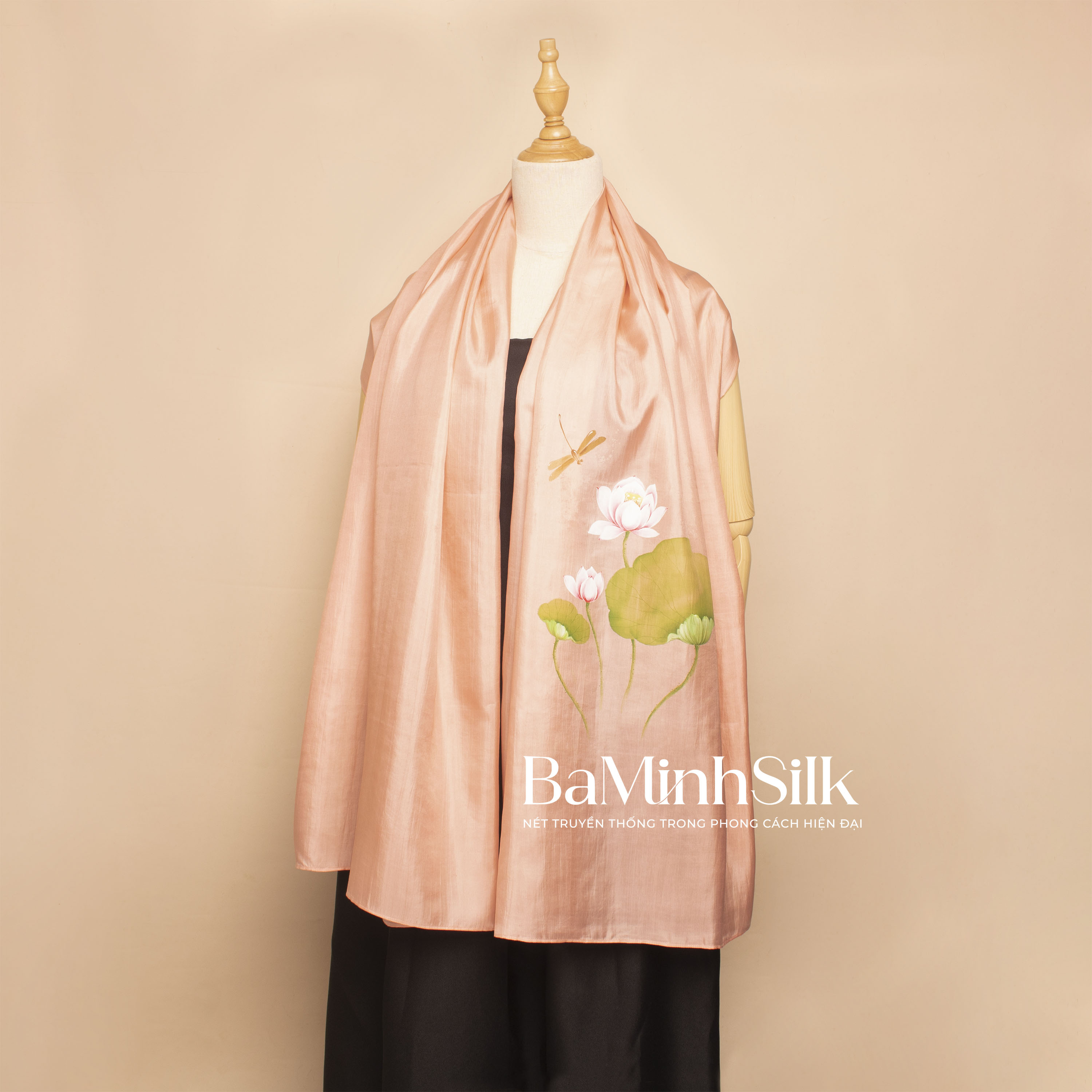 Khăn choàng lụa vẽ tay hoa sen