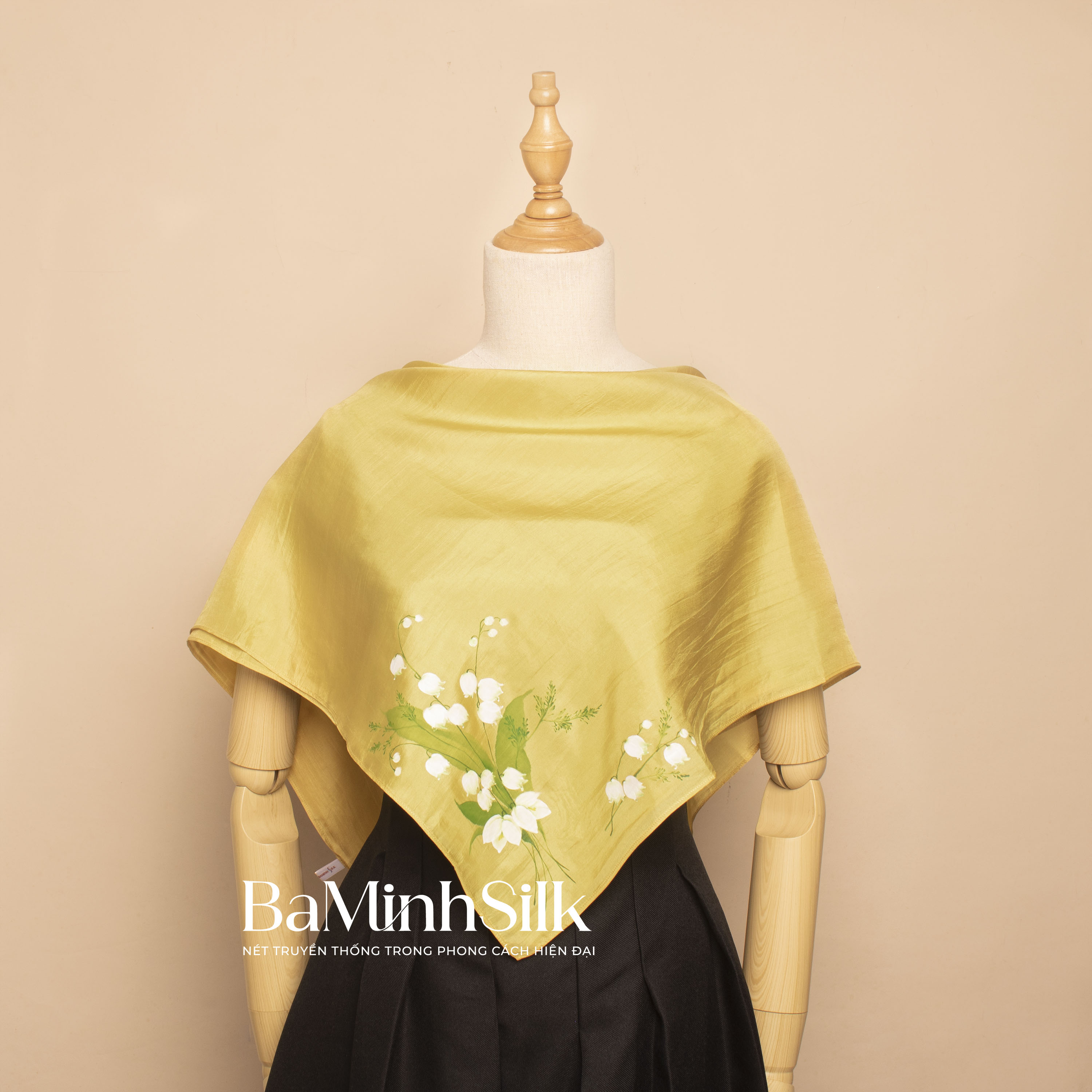 khăn lụa vuông vẽ tay hoa linh lan size 80x80cm màu vàng