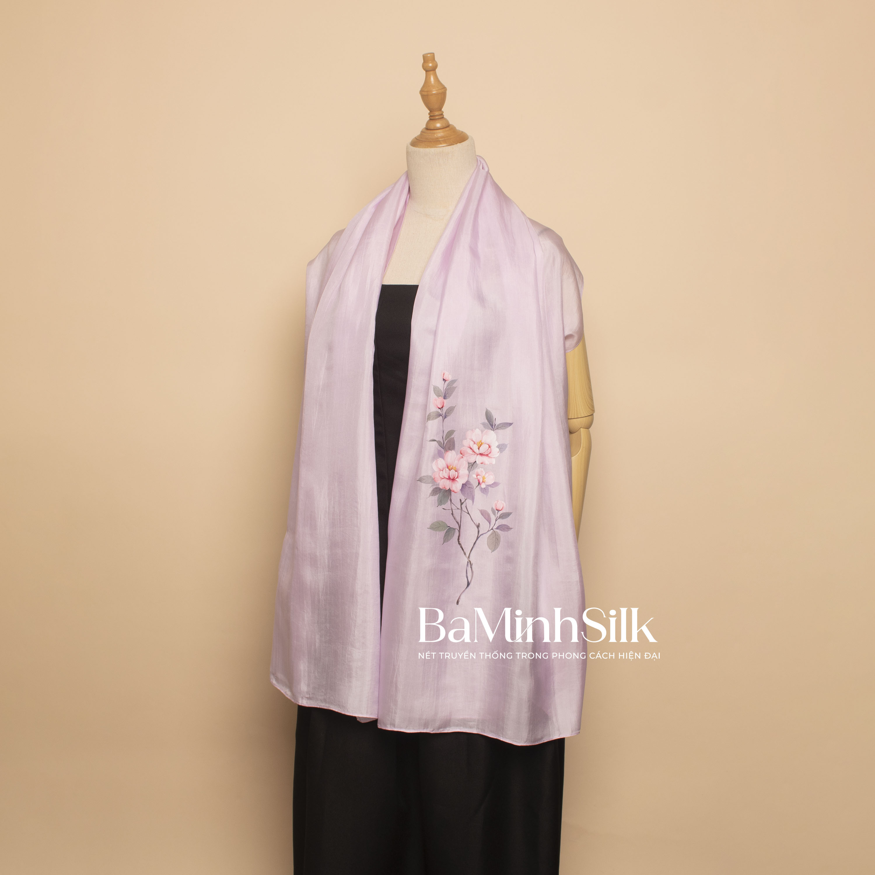 khăn choàng lụa tơ tằm vẽ tay hoa sơn trà - Bá Minh Silk