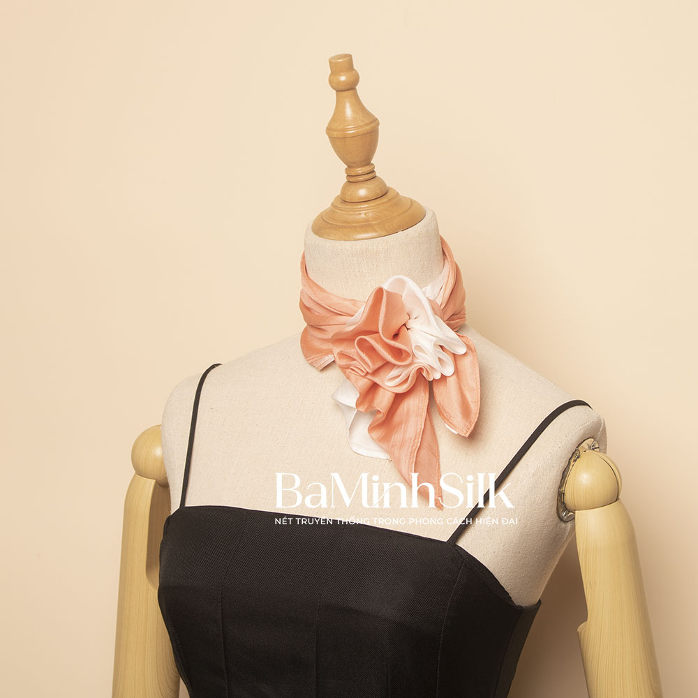 khăn lụa vuông 2 màu trắng hồng 80x80cm thắt khăn