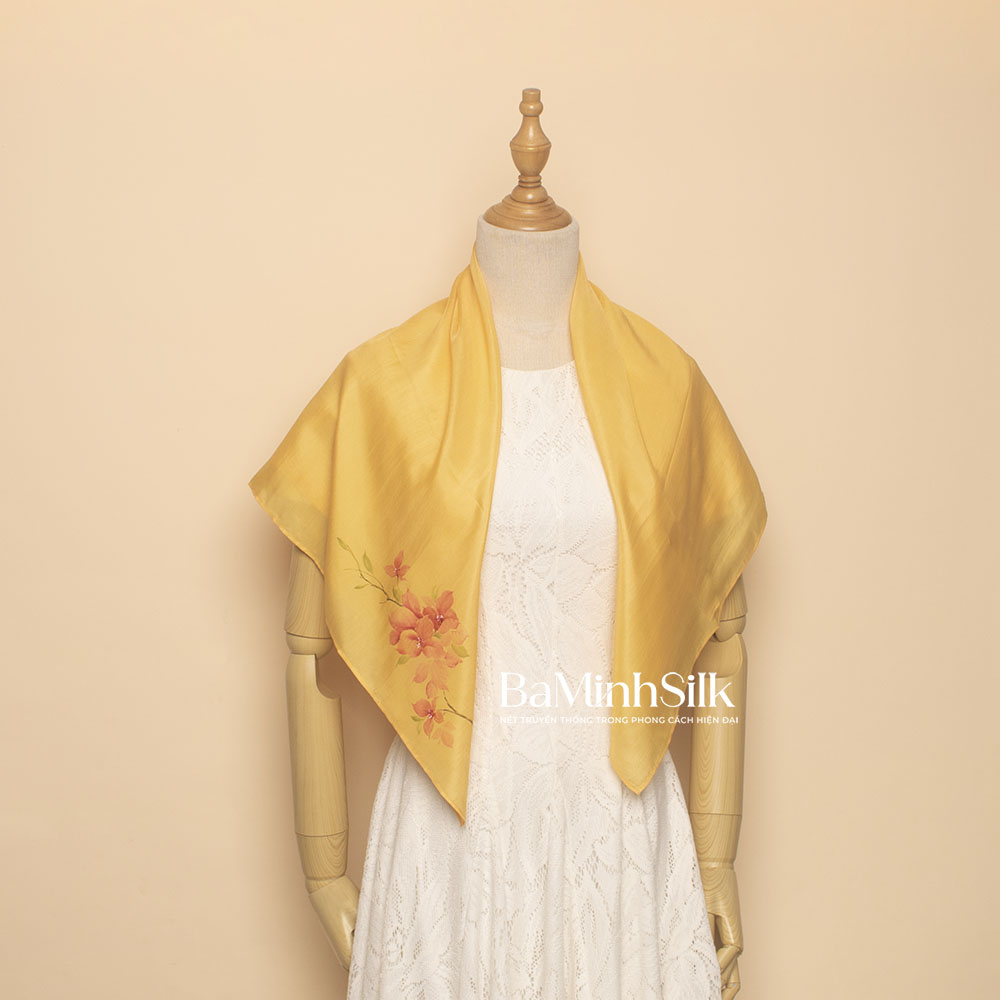 khăn lụa vuông vàng vẽ hoa giấy 80x80cm