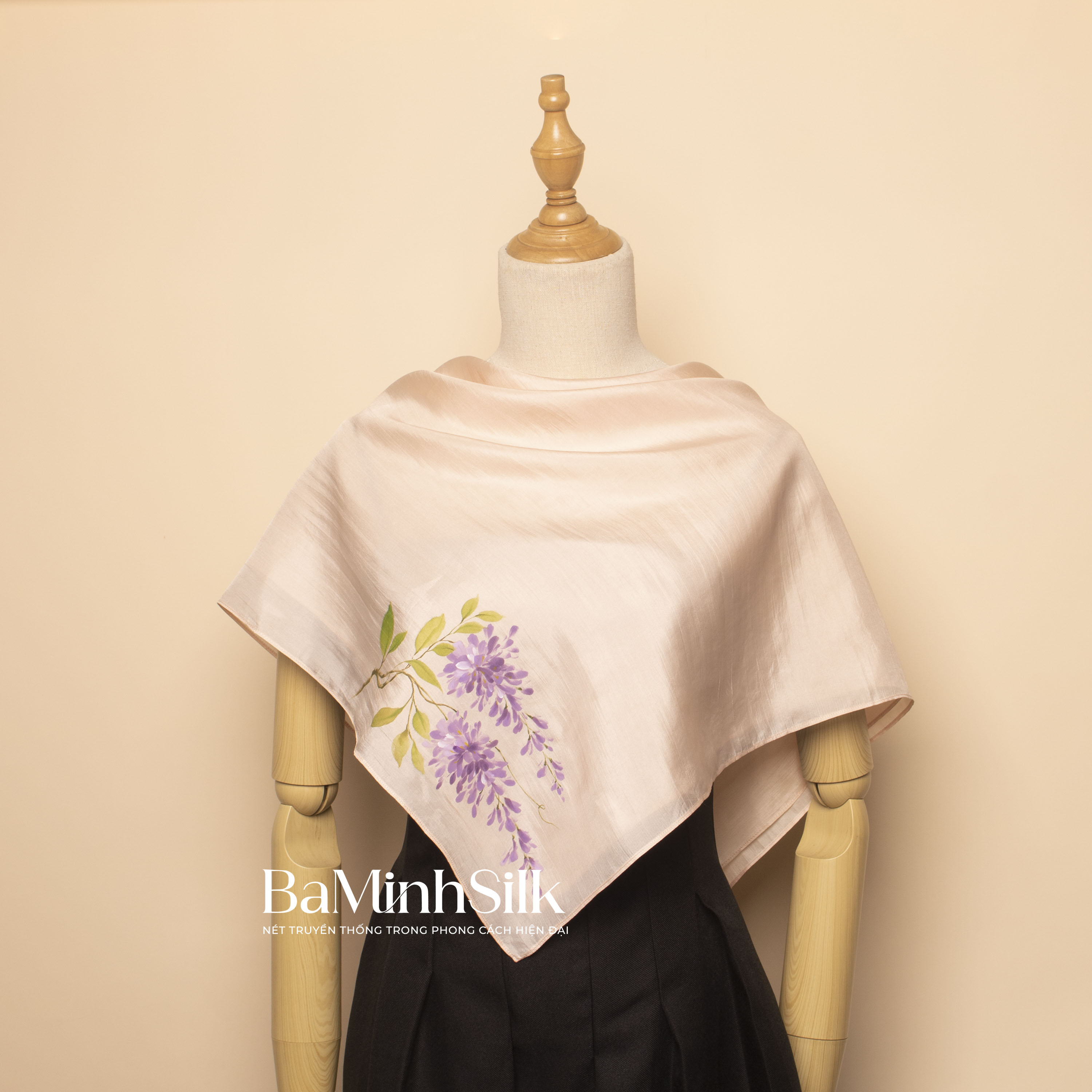 khăn lụa vuông vẽ tay hoa tử đằng hồng phấn 80x80cm