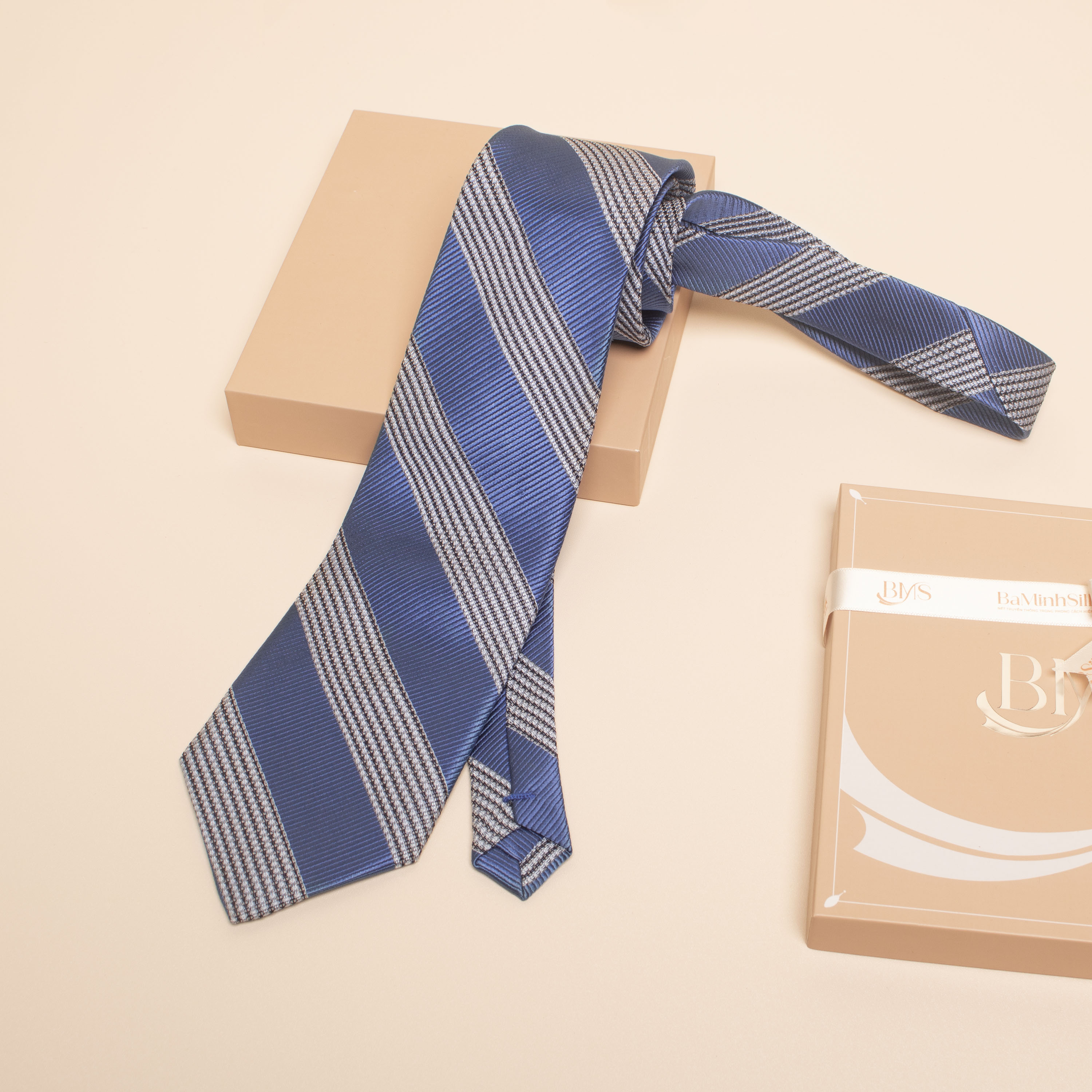 cà vạt lụa cv33