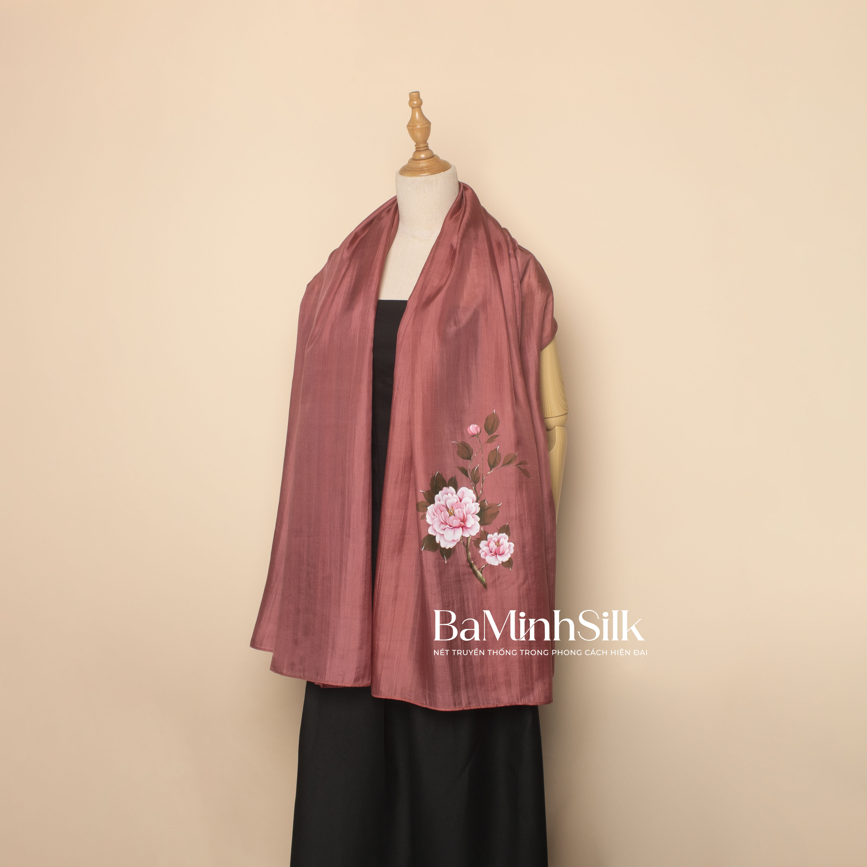 khăn choàng lụa hồng vẽ hoa mẫu đơn dài