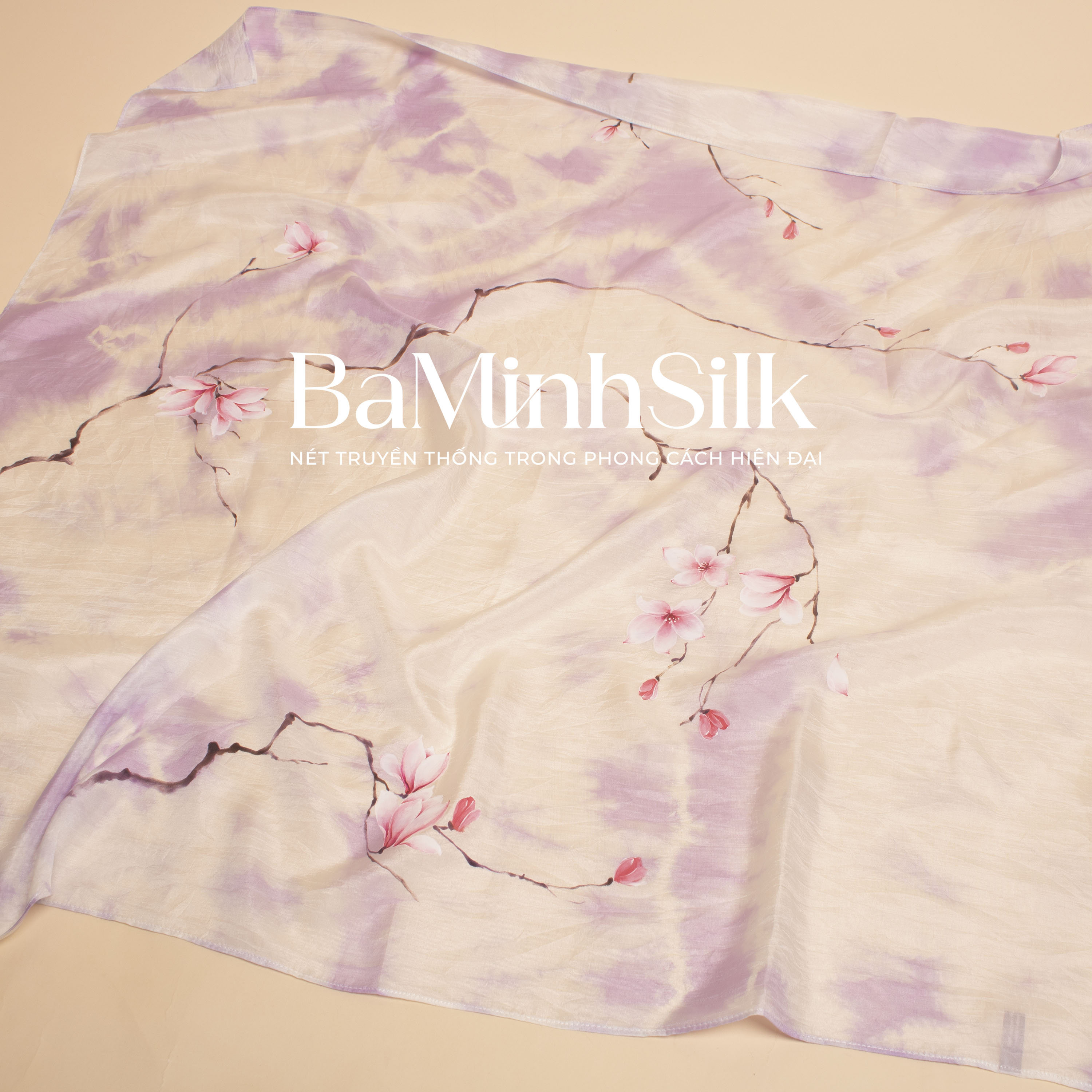 khăn lụa vuông loang shibori tím 80x80 vẽ hoa mộc lan