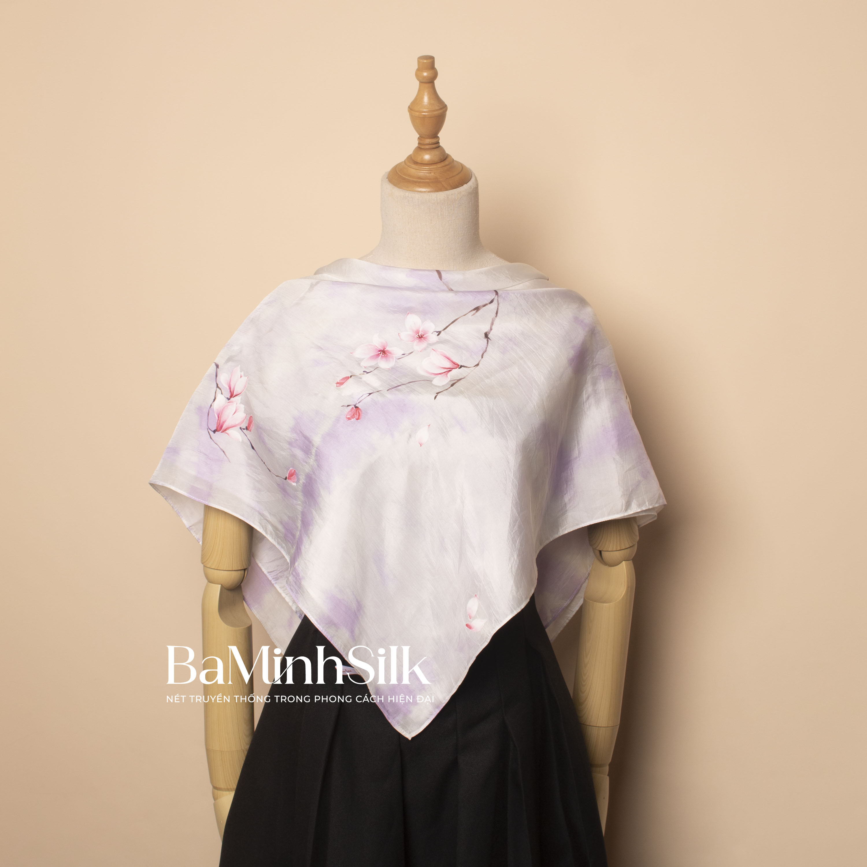 khăn lụa vuông shibori vẽ hoa mộc lan size 80x80cm