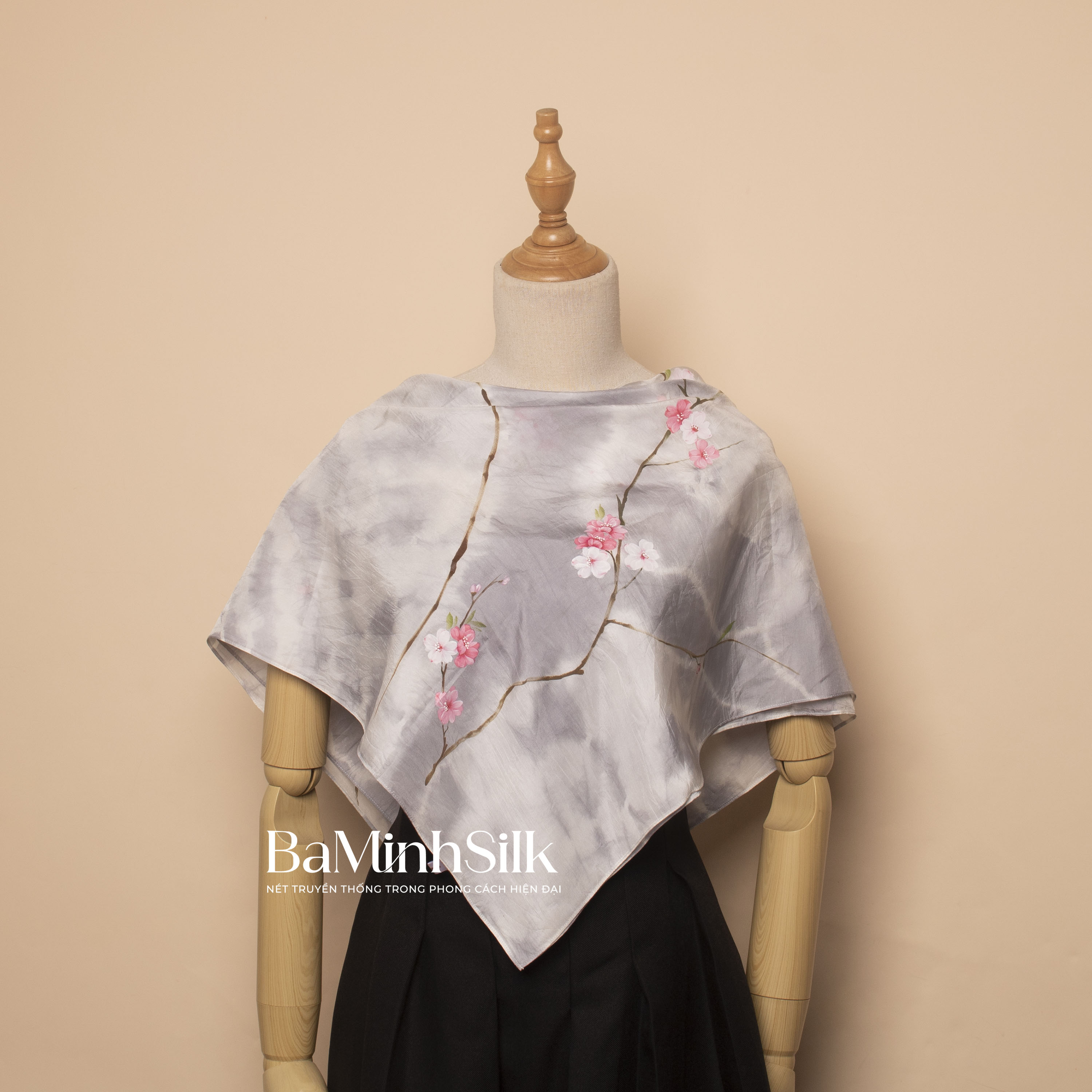 khăn lụa vuông shibori loang ghi cành đào vẽ tay 80x80cm