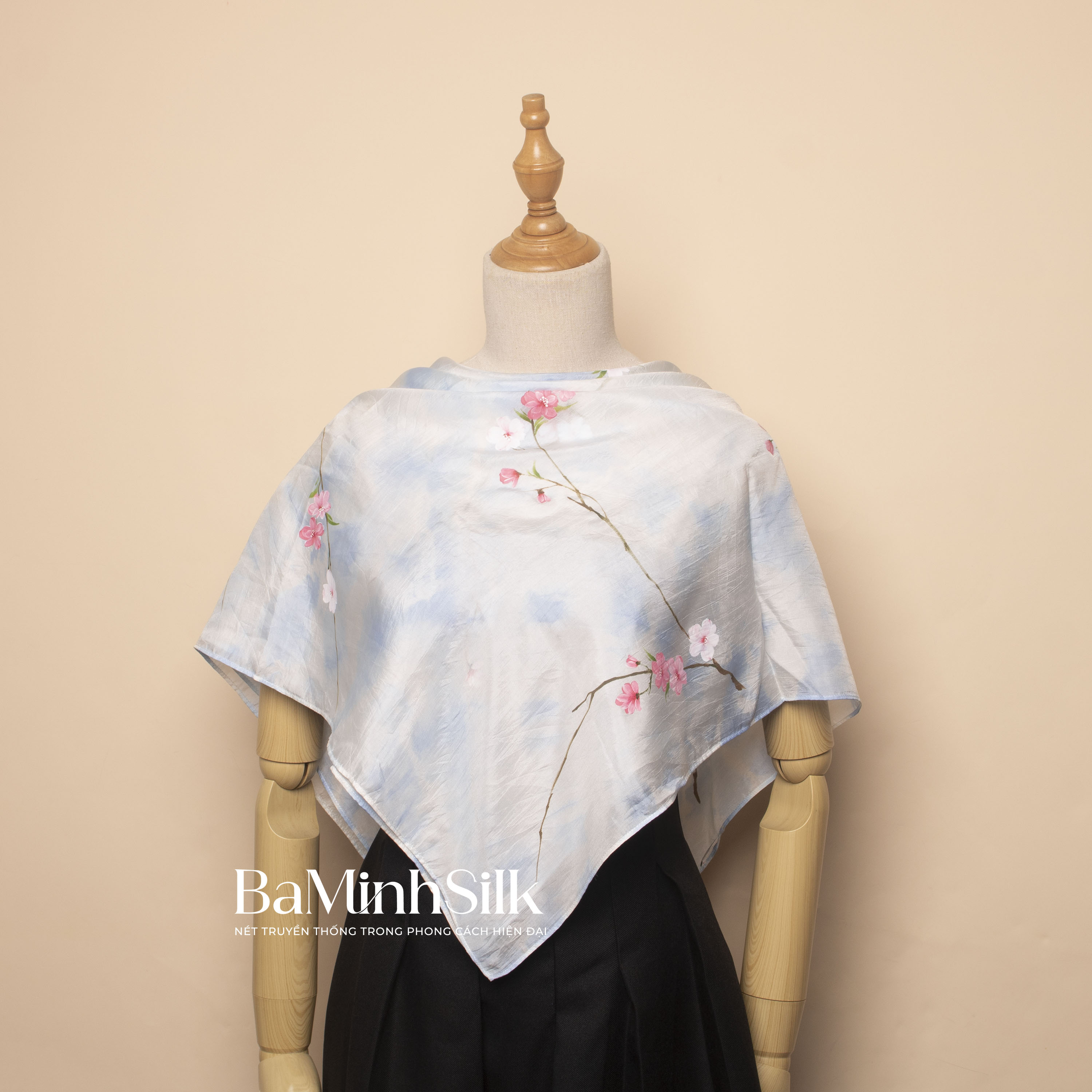 khăn lụa vuông shibori loang xanh cành đào vẽ tay 80x80cm