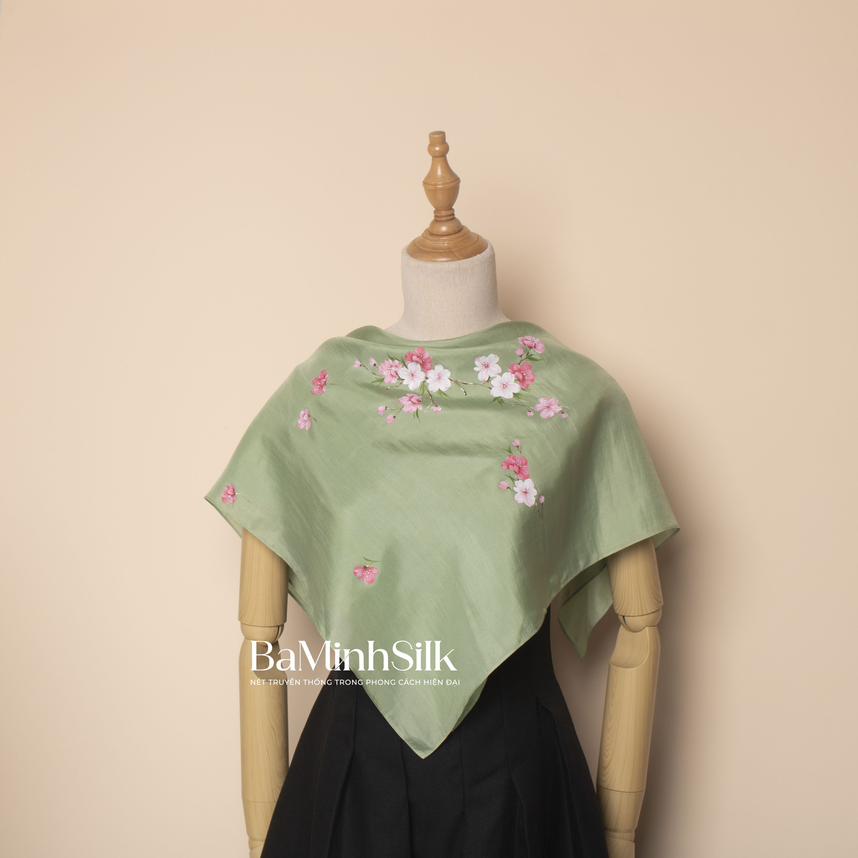 khăn lụa vuông vẽ đào bay xanh lá ngọc bích 70x70