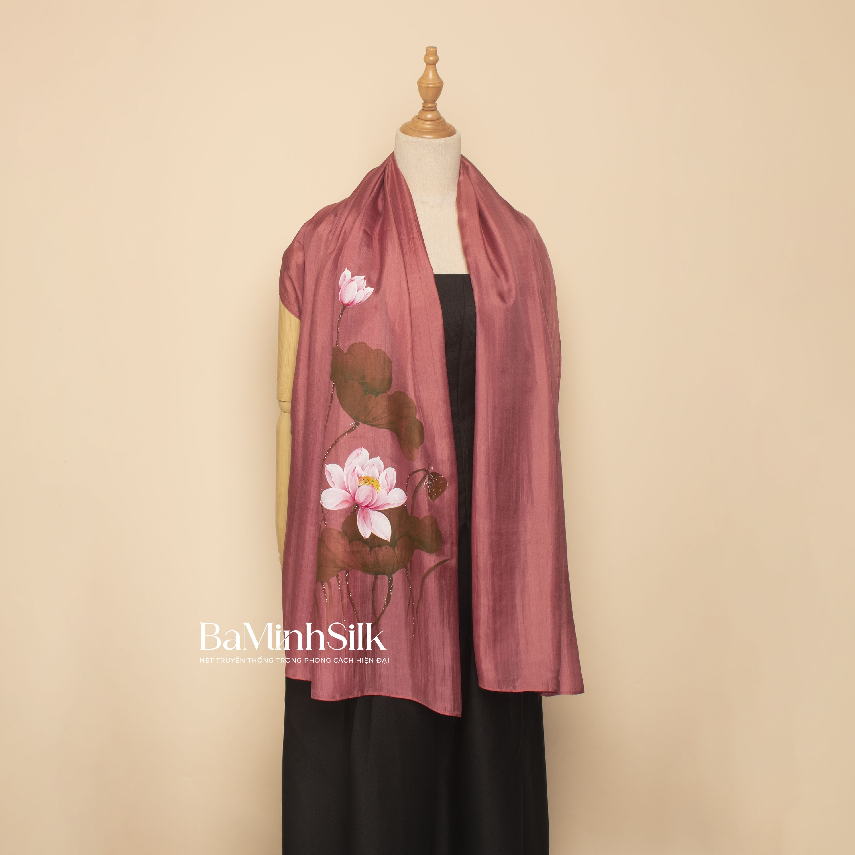 khăn choàng lụa dài màu hồng Hồng Liên vẽ tay 85x180cm