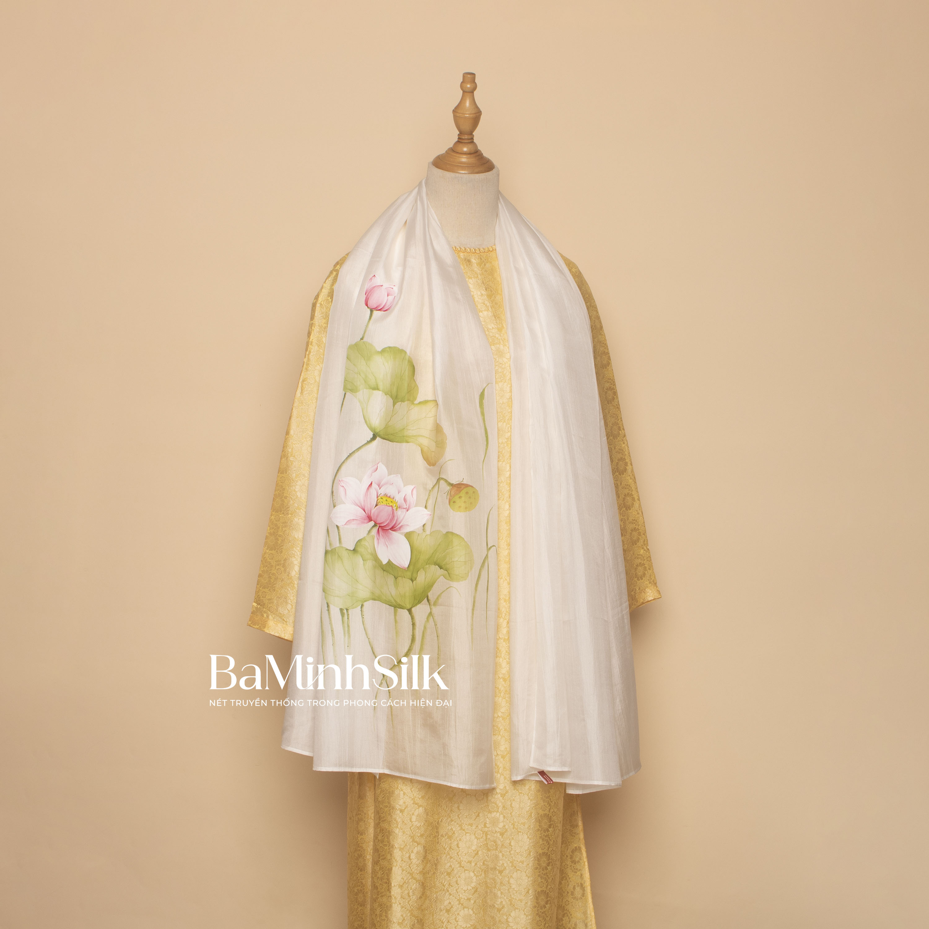khăn choàng lụa dài màu trắng vẽ tay hồng liên 85x180cm