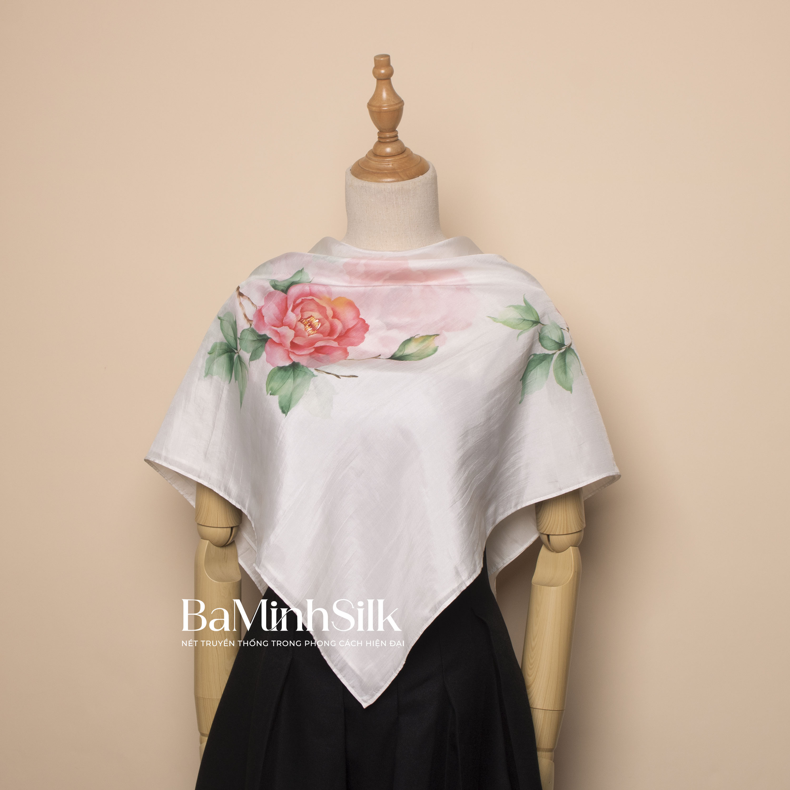 khăn lụa vuông trắng vẽ tay hoa mẫu đơn phú quý 80x80cm