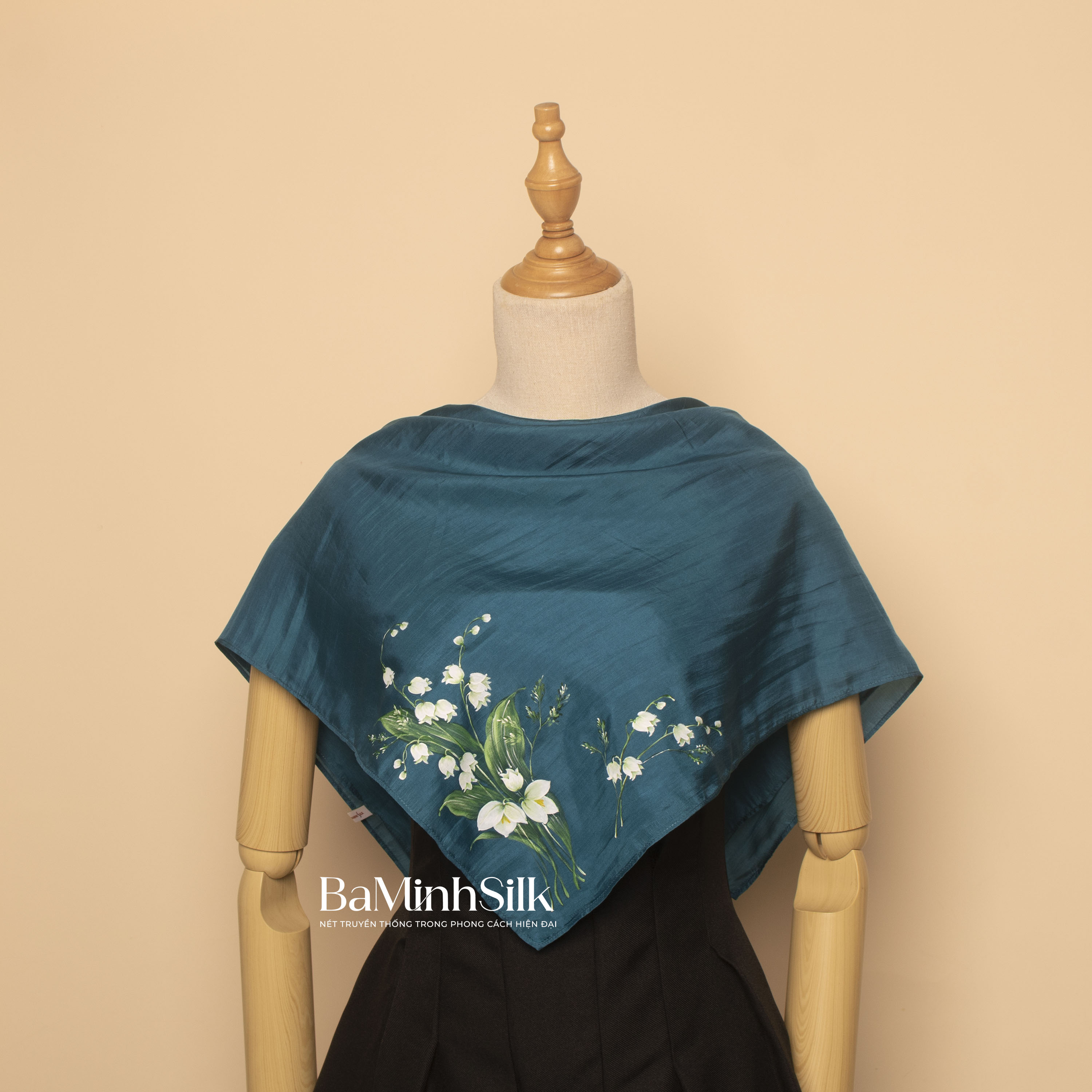 Khăn lụa vuông xanh cổ vịt vẽ tay hoa Linh Lan 70x70cm