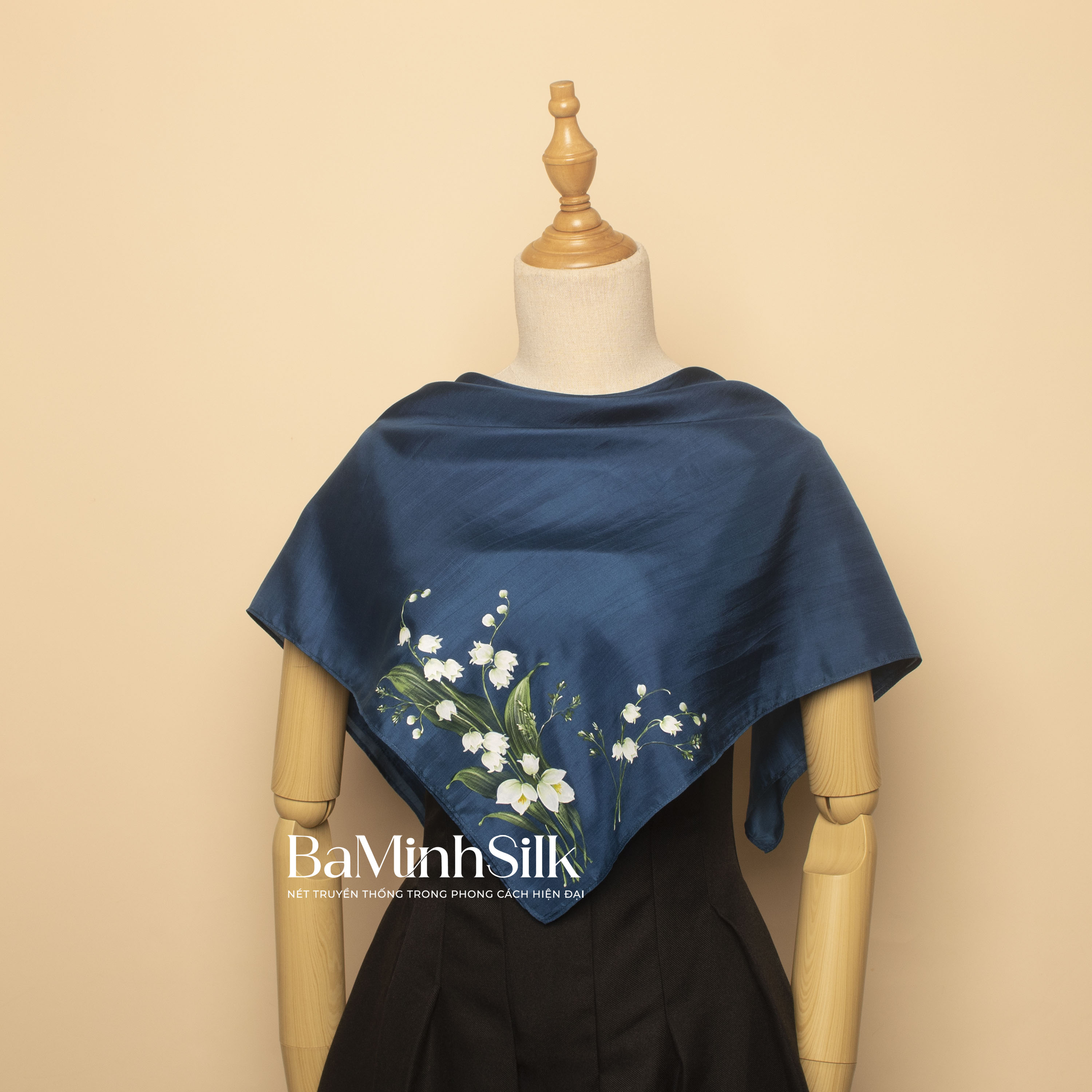 Khăn lụa vuông xanh coban vẽ tay hoa Linh Lan 70x70cm