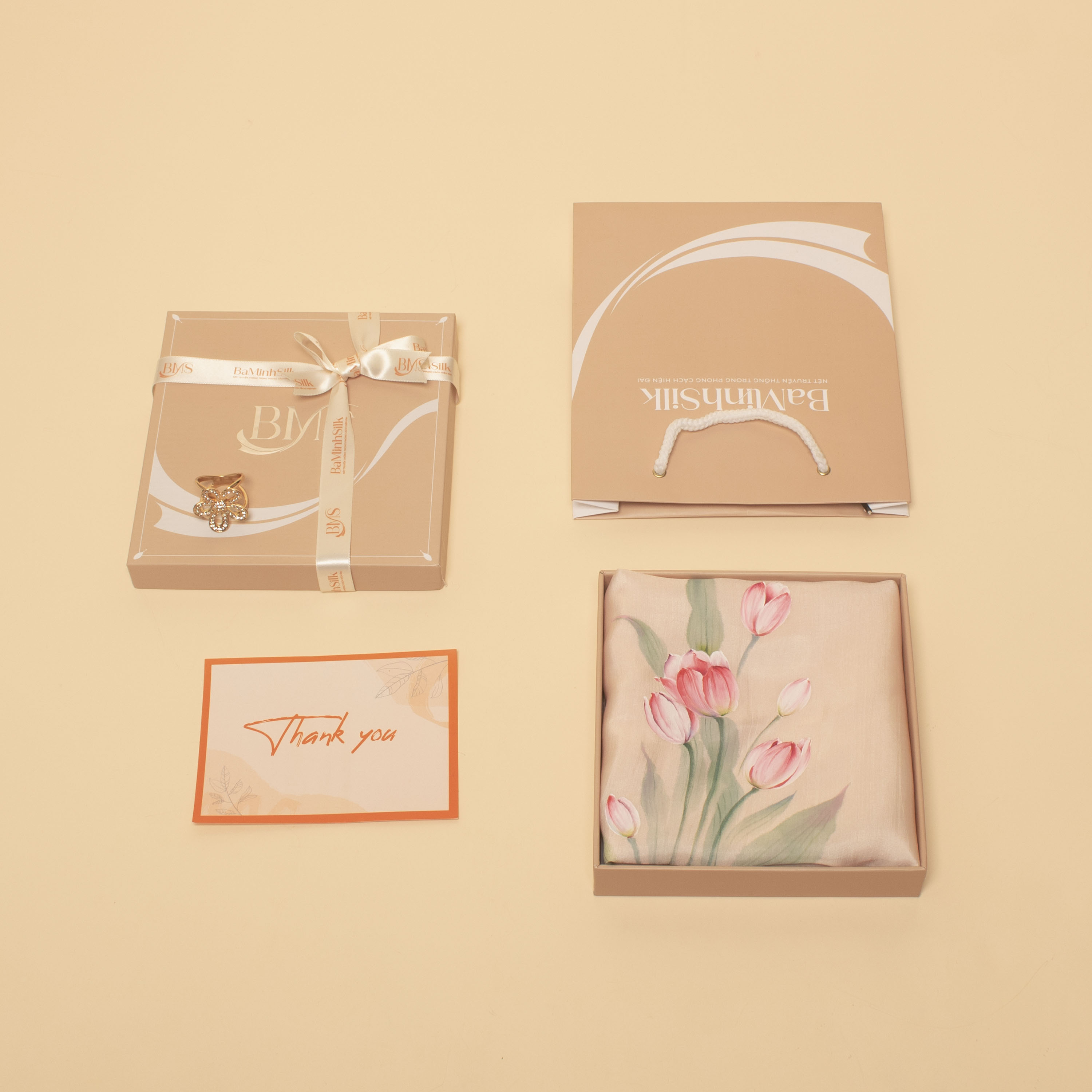 cách đóng gói khăn lụa vuông 70x70 hồng phấn vẽ hoa tulip