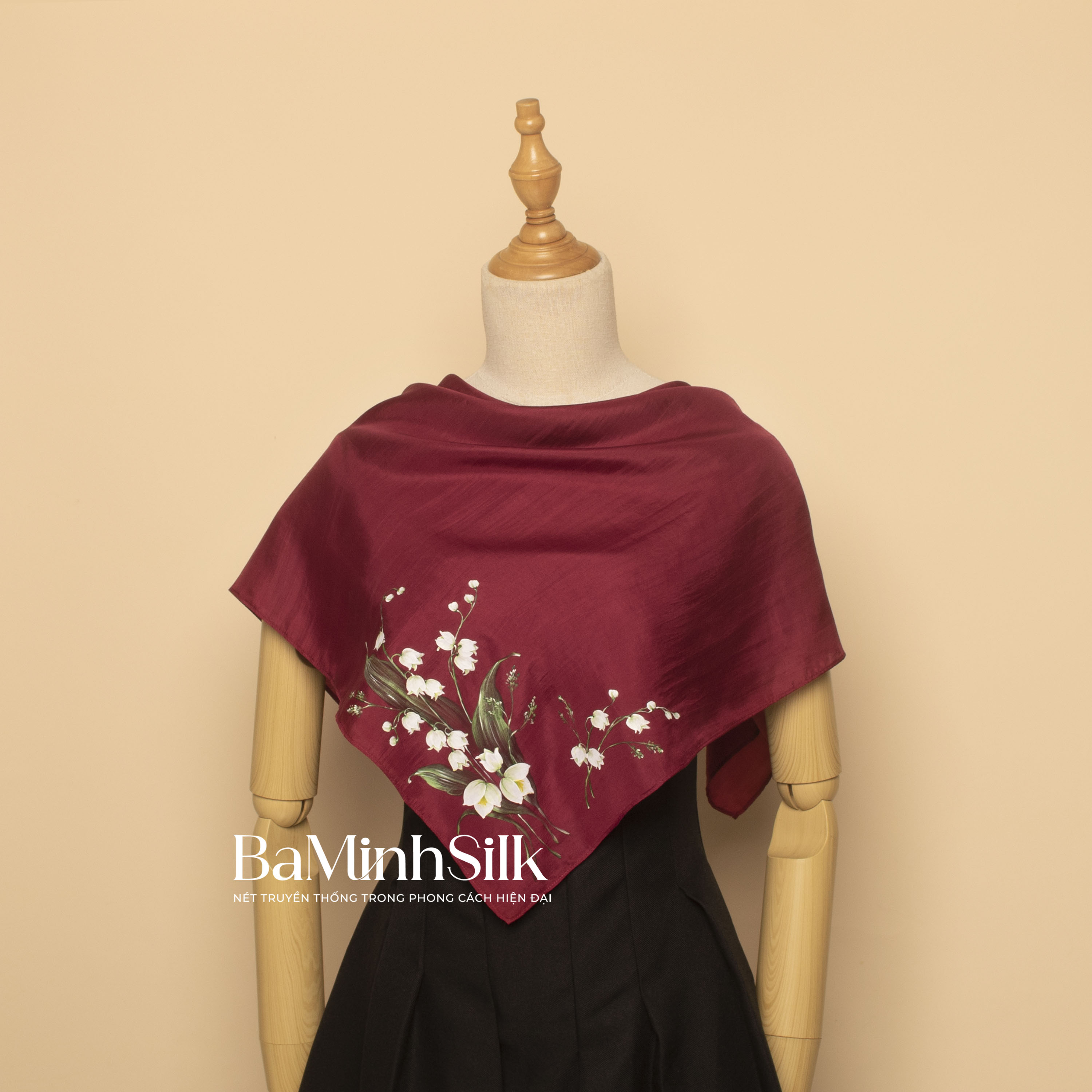 khăn lụa vuông Đỏ vẽ hoa linh lan 70x70cm. web mới