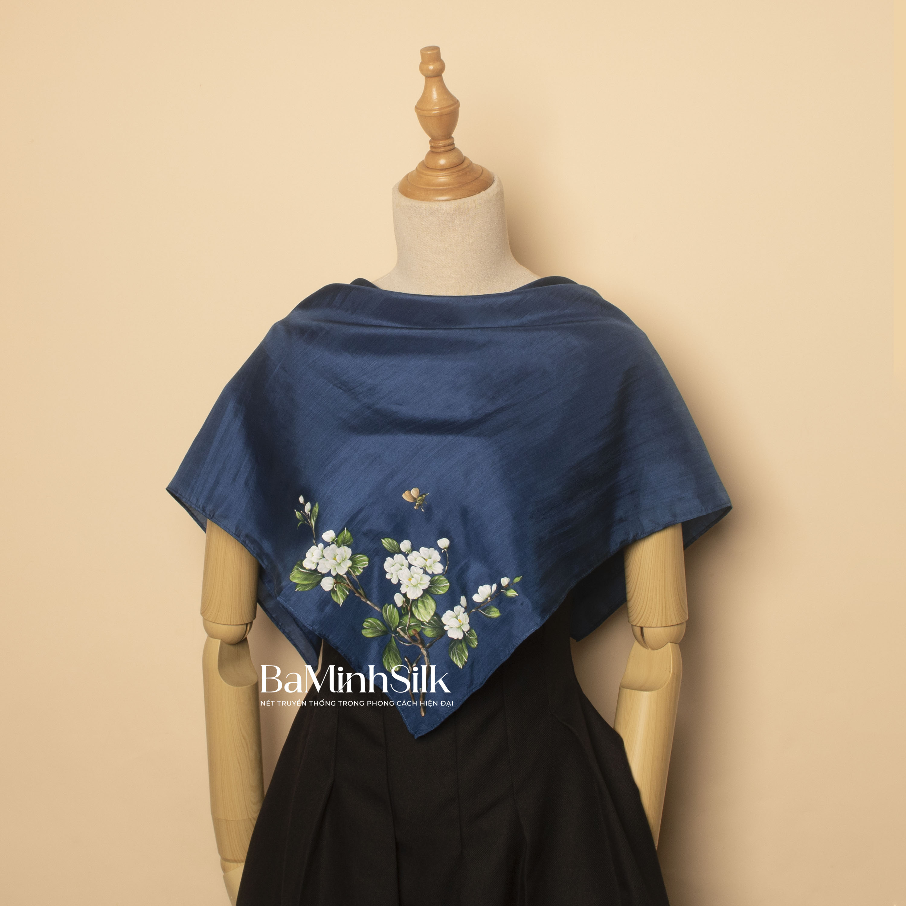 khăn lụa vuông xanh coban size 70x70cm vẽ hoa nhài