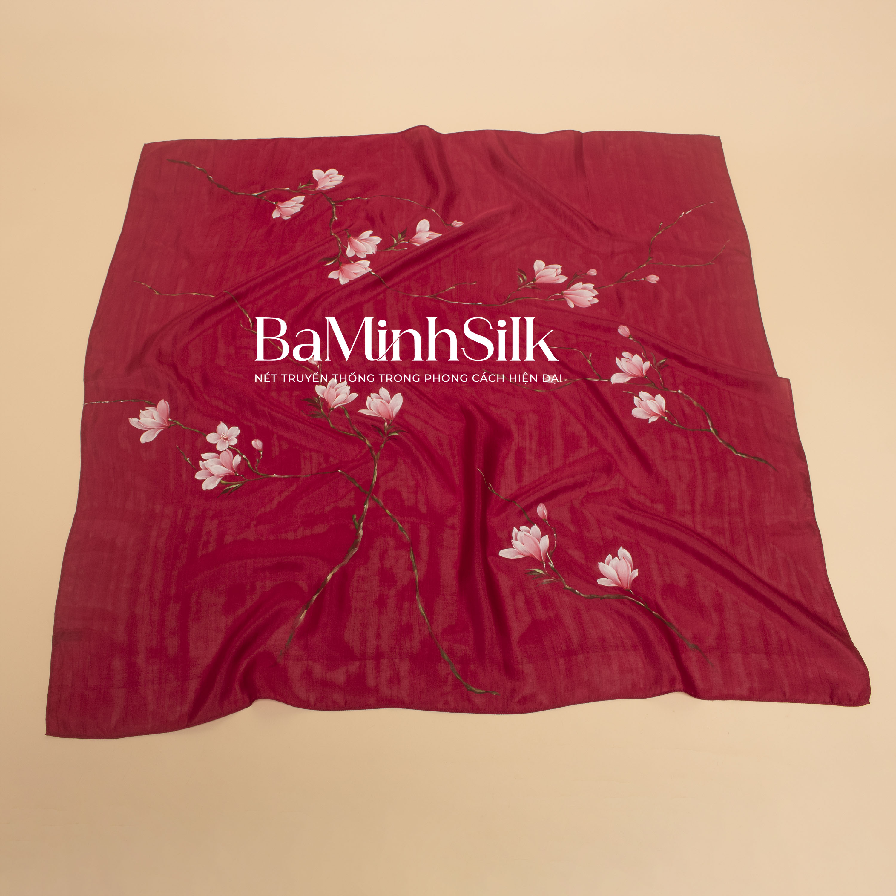 toàn khăn khăn lụa vuông vẽ tay hương mộc lan đỏ 80x80cm