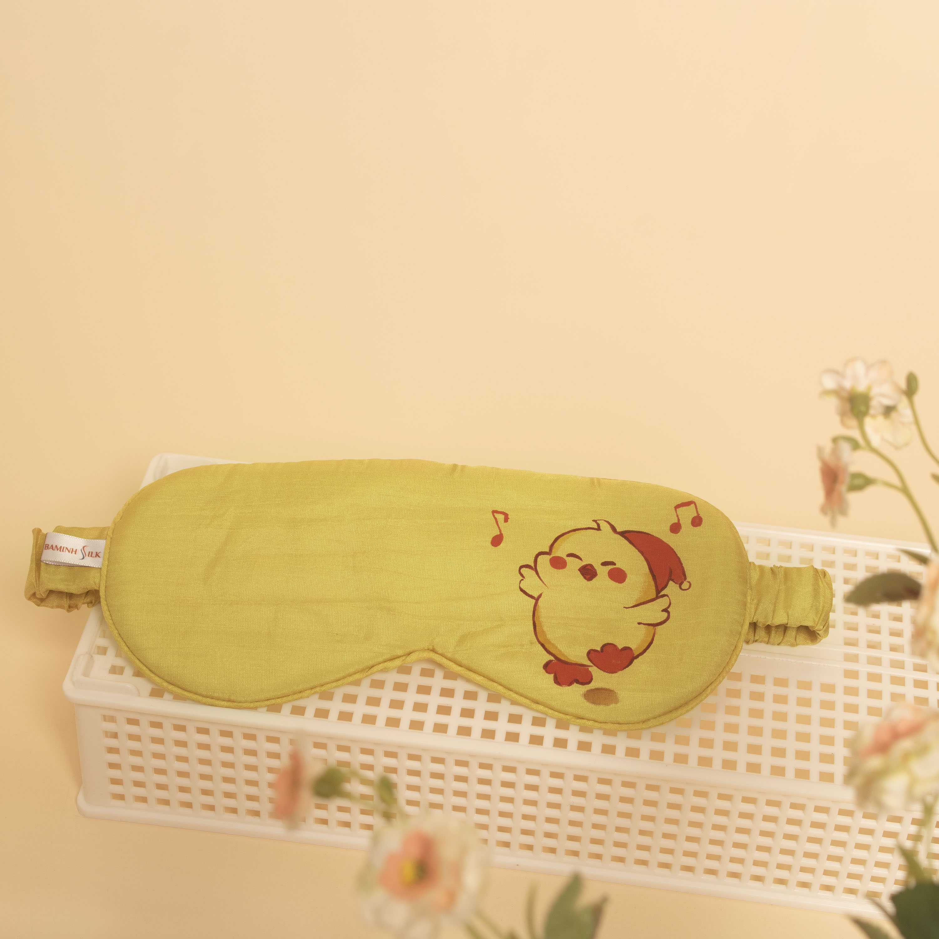 bịt mắt lụa vàng vẽ tay gà con