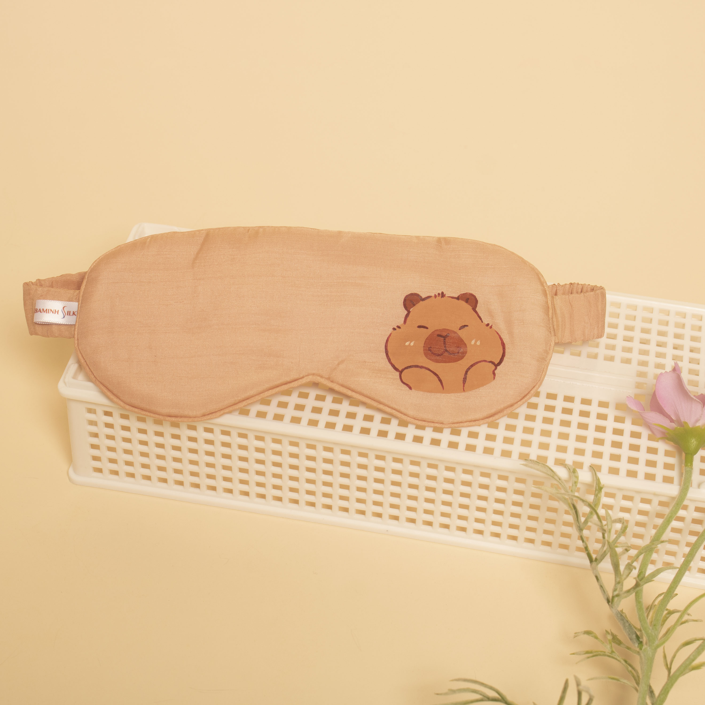 bịt mắt lụa vẽ capybara hồng vỏ đỗ