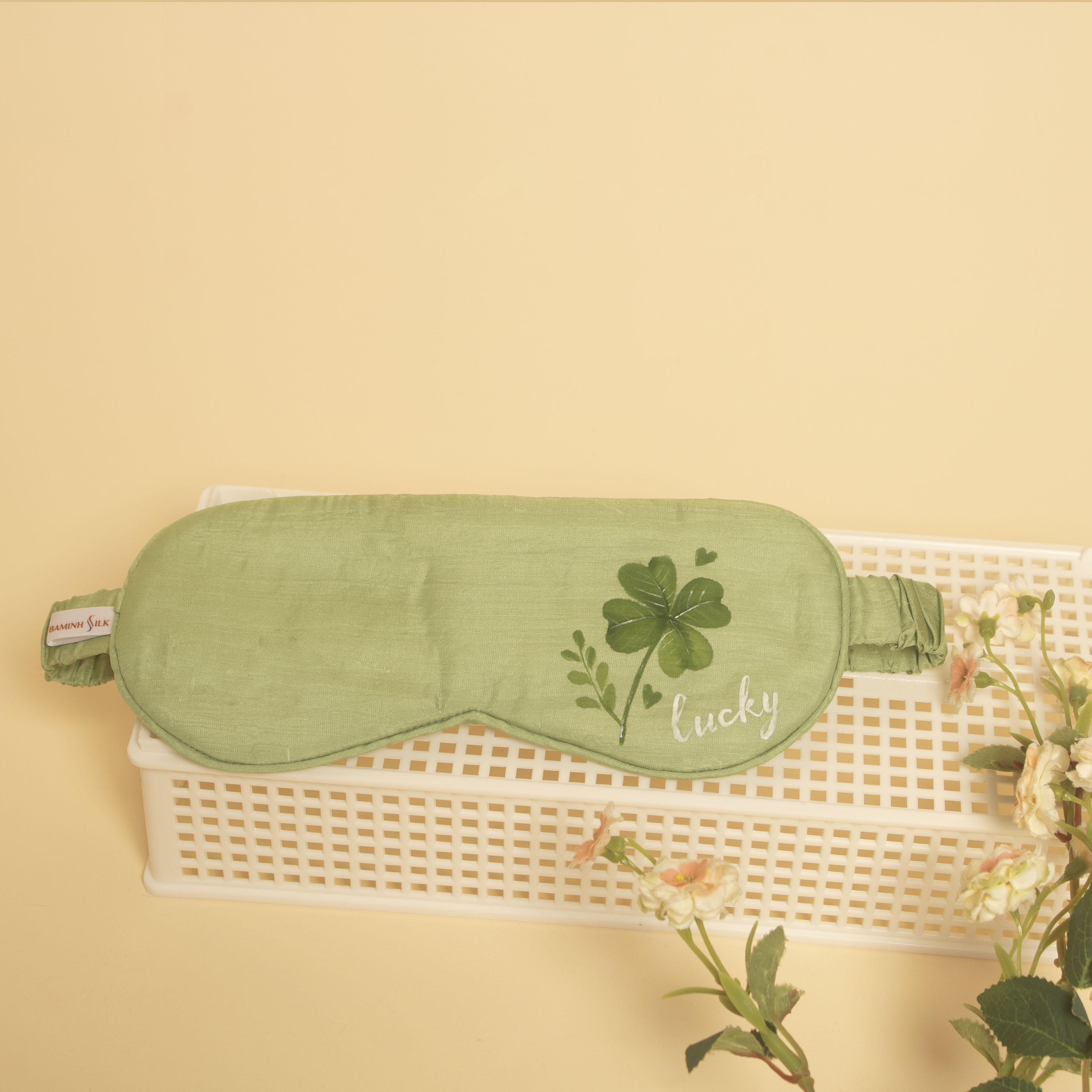 bịt mắt lụa vẽ cỏ may mắn xanh lá ngọc bích