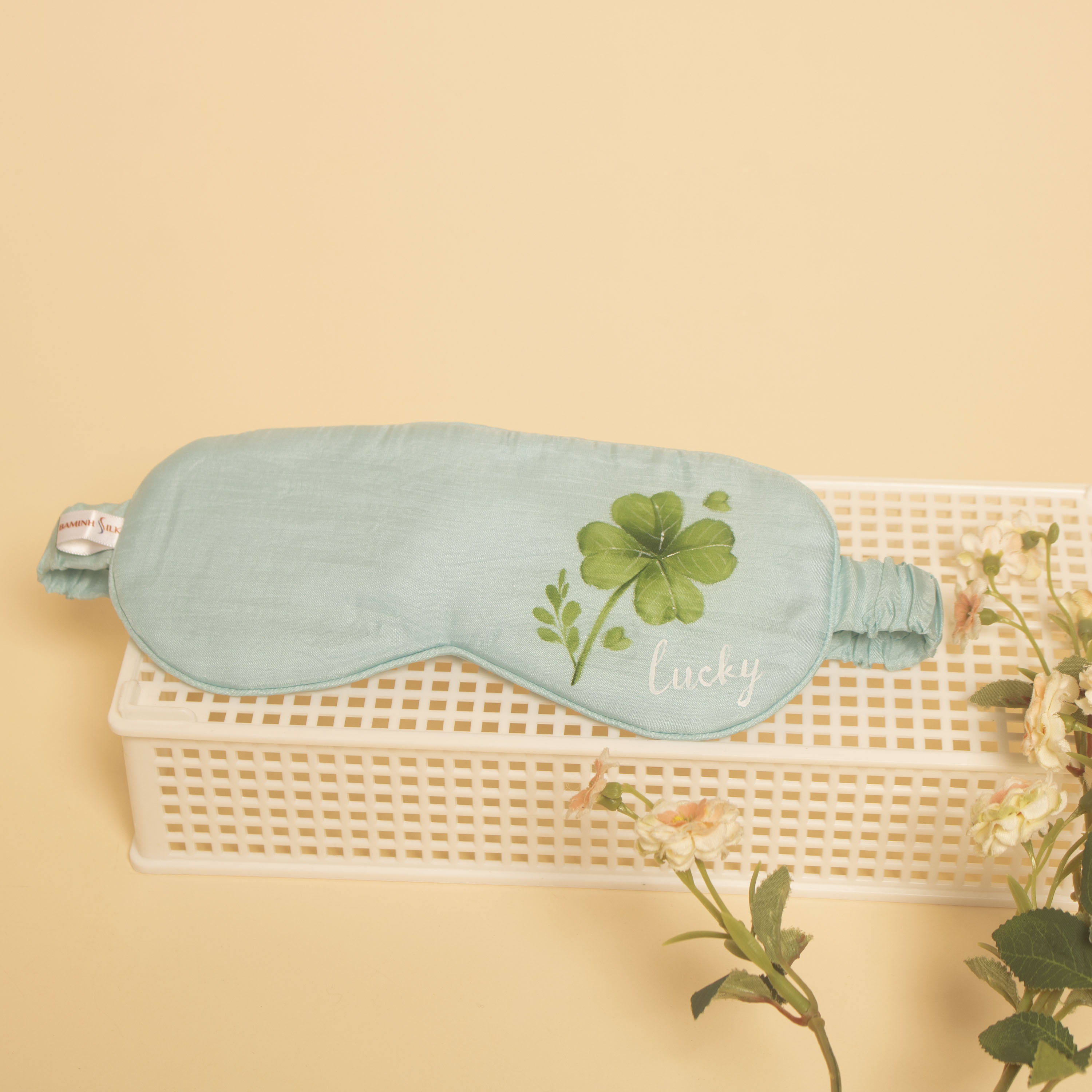 bịt mắt lụa vẽ cỏ may mắn xanh mint