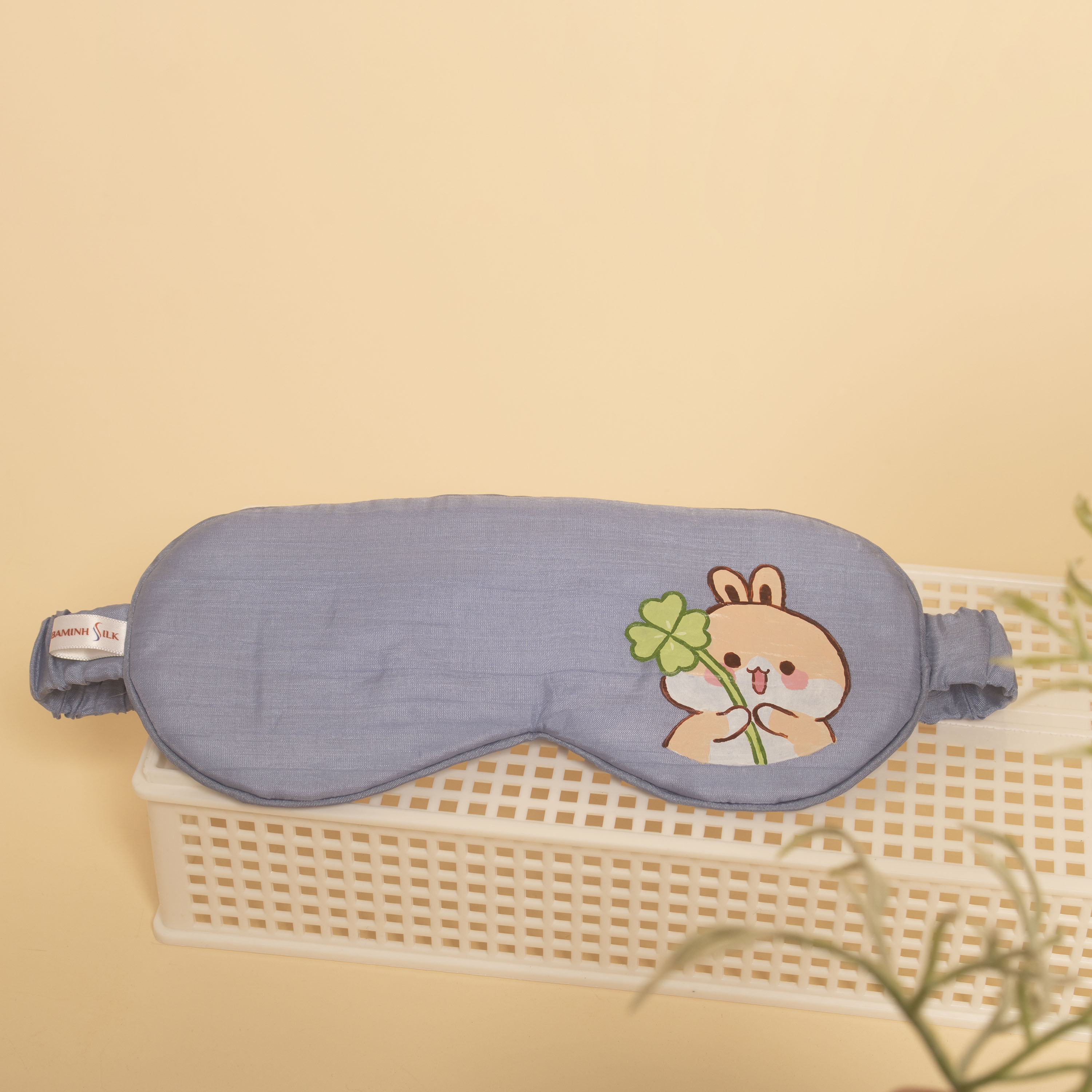 bịt mắt lụa vẽ thỏ may mắn xanh dương