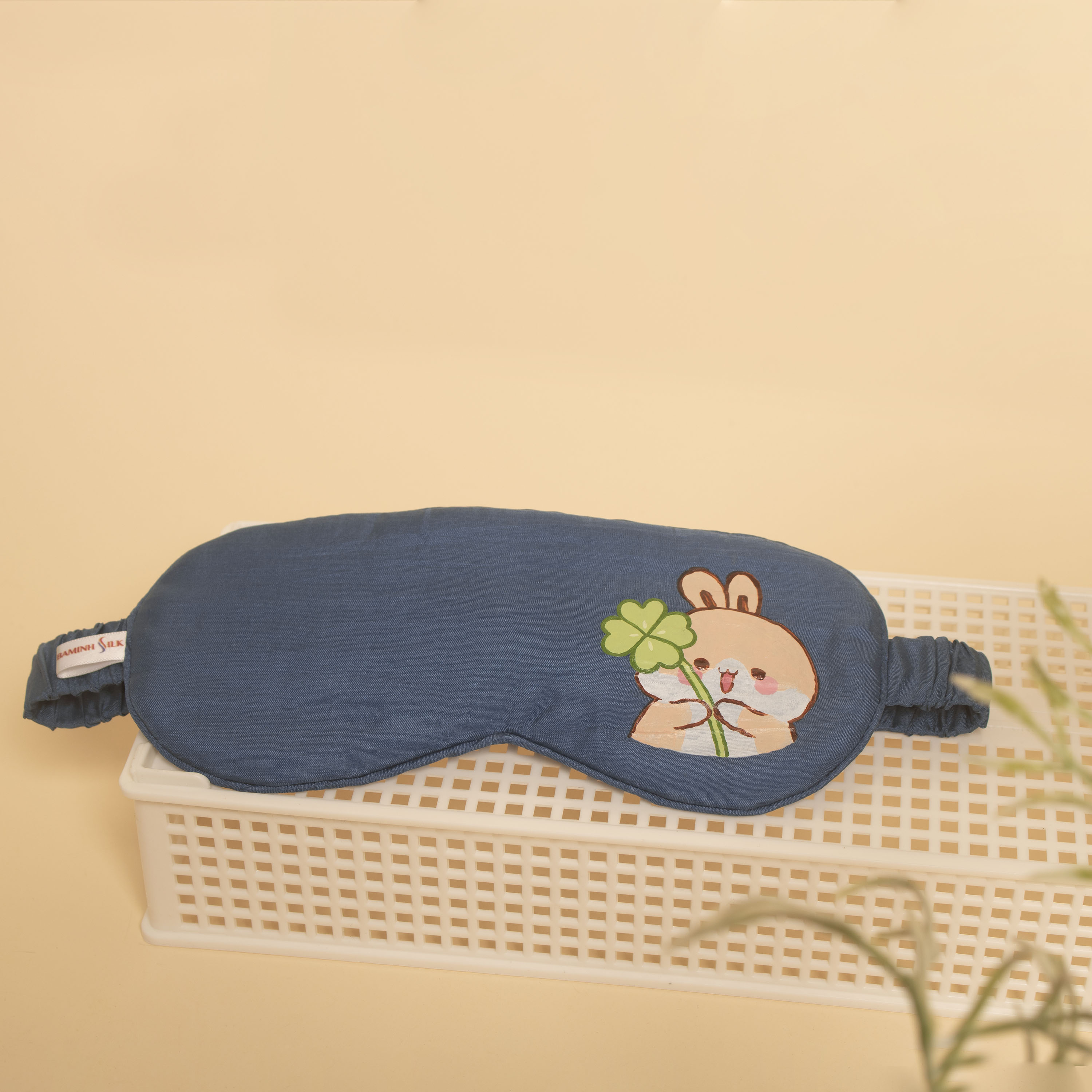 bịt mắt lụa vẽ thỏ may mắn xanh lam