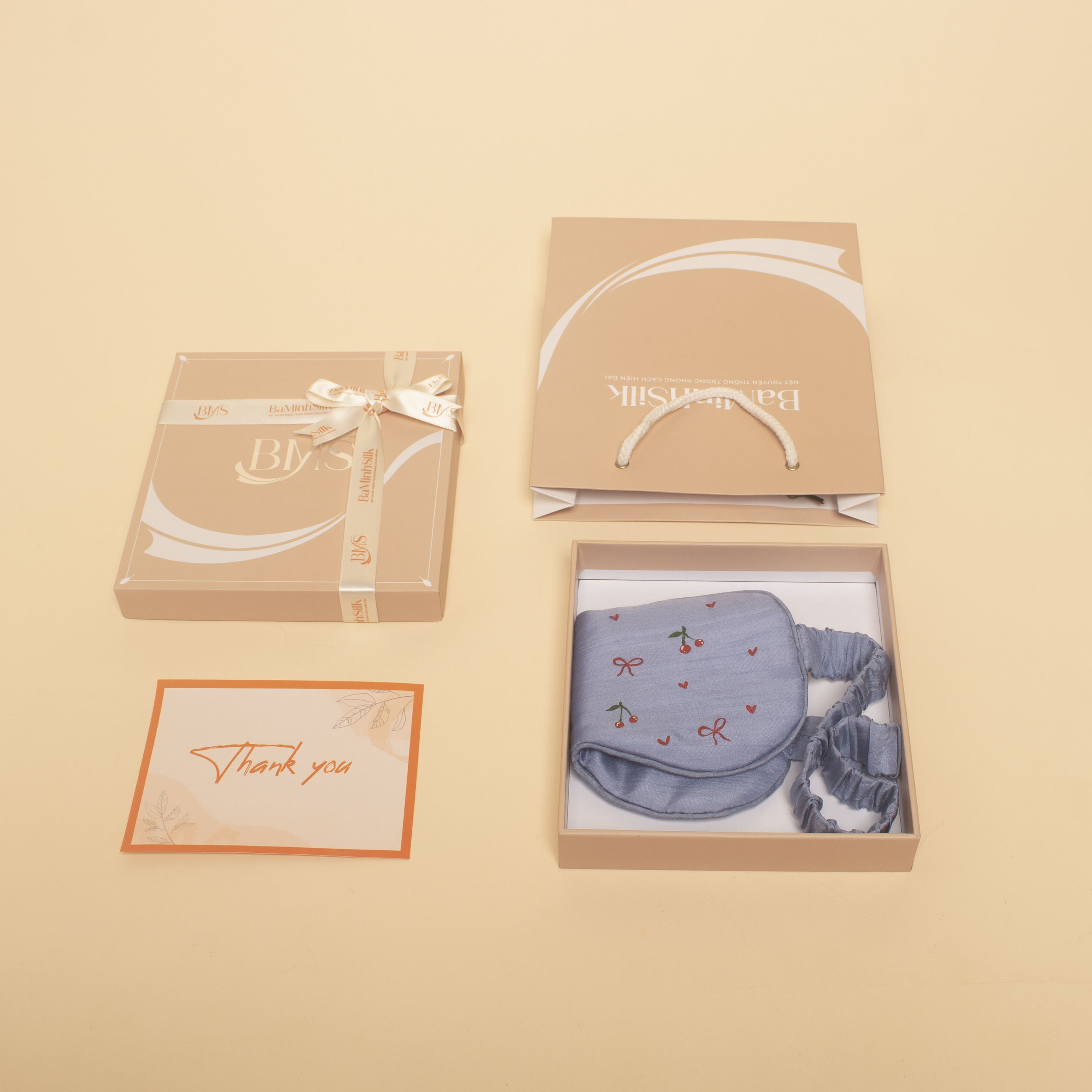 cách đóng gói bịt mắt lụa màu xanh dương vẽ tay cherry ngọt ngào