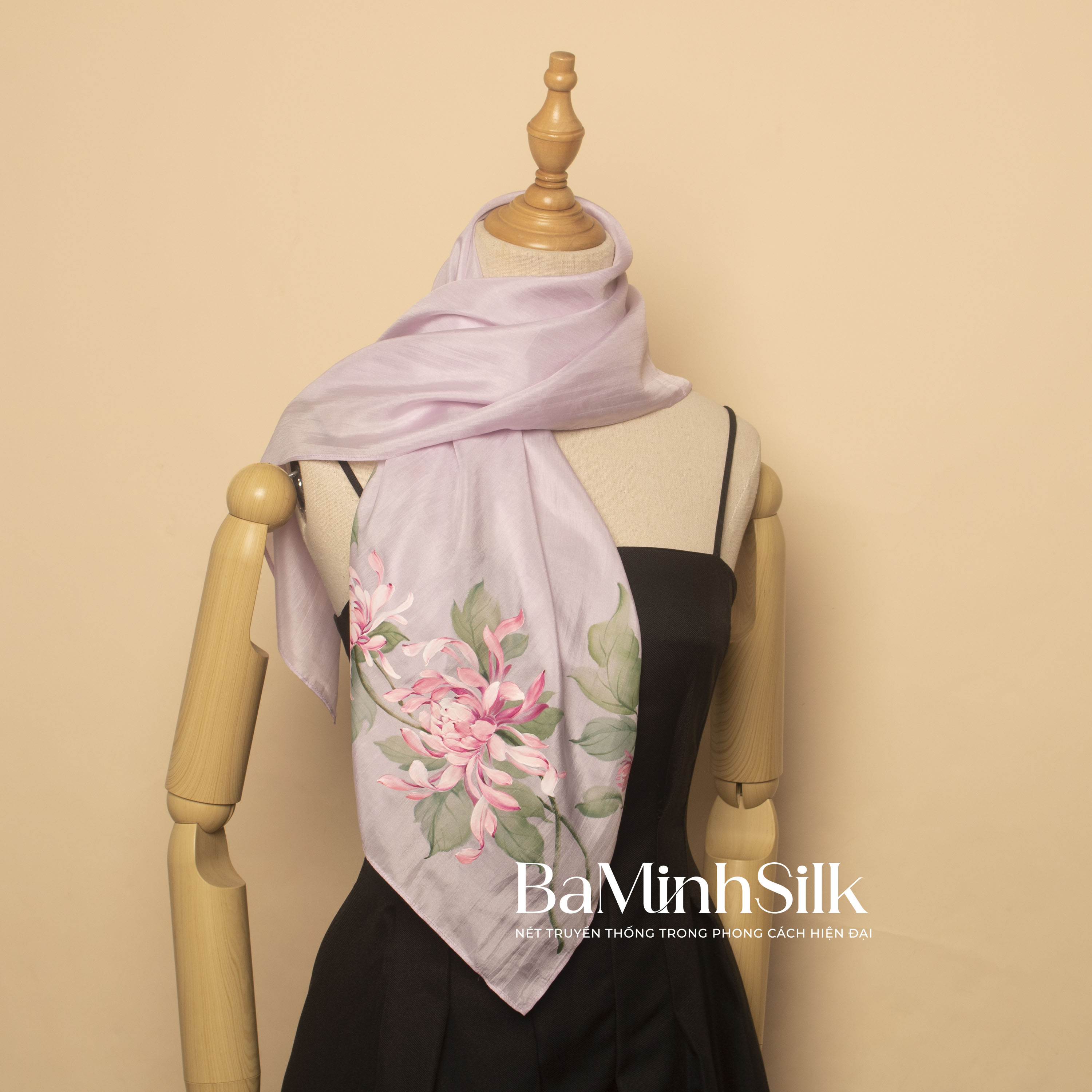 quàng khăn lụa vuông vẽ hoa cúc khổng tước 80x80cm tím